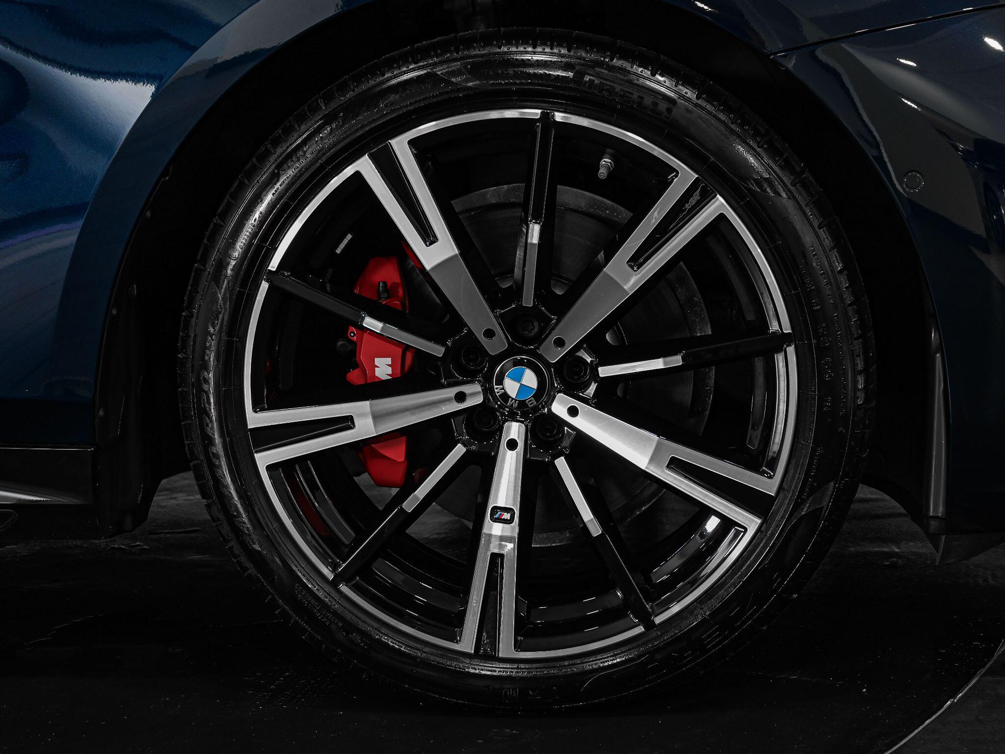 BMW 5 Series view 7