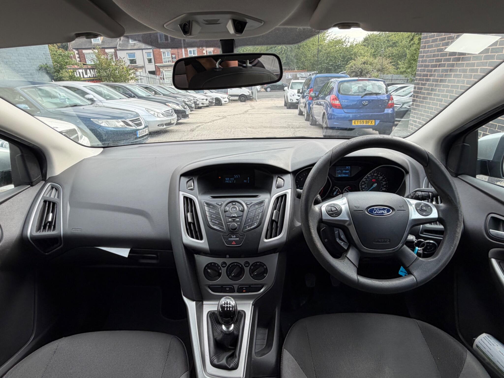 Ford Focus view 24