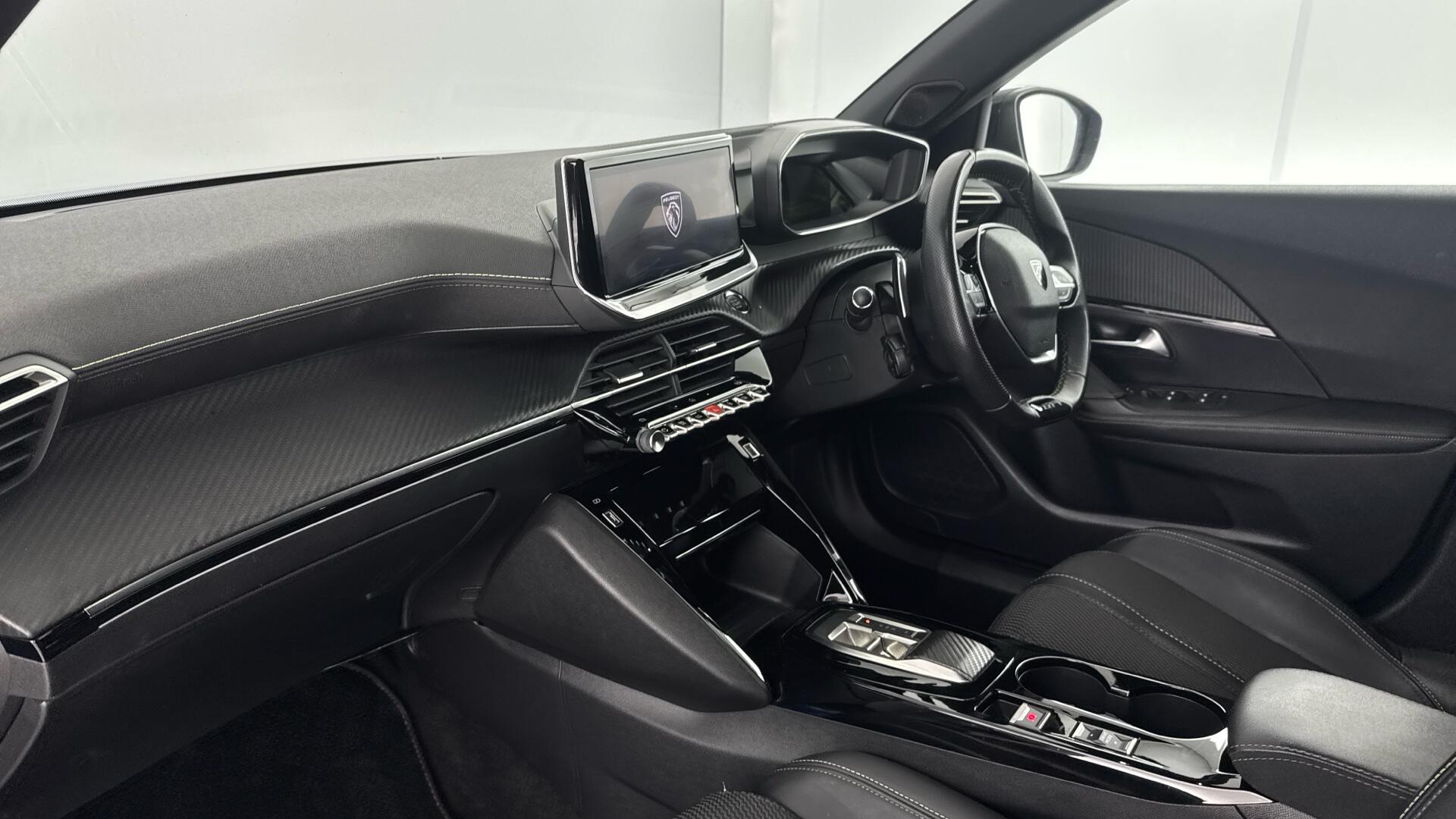 Peugeot 2008 view 10