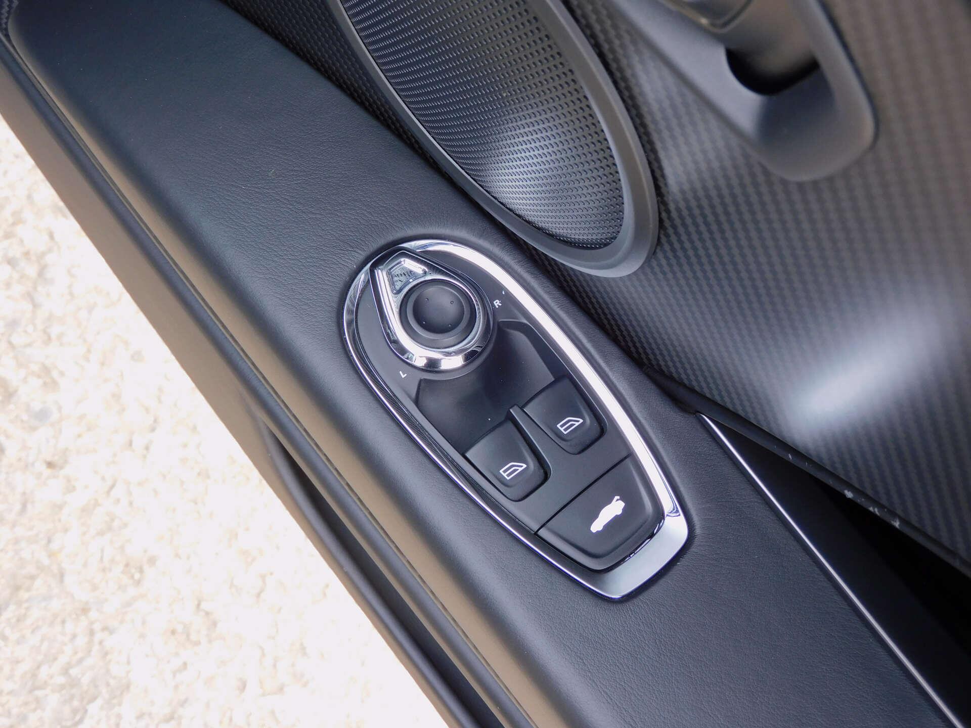 Aston Martin DB11 view 52