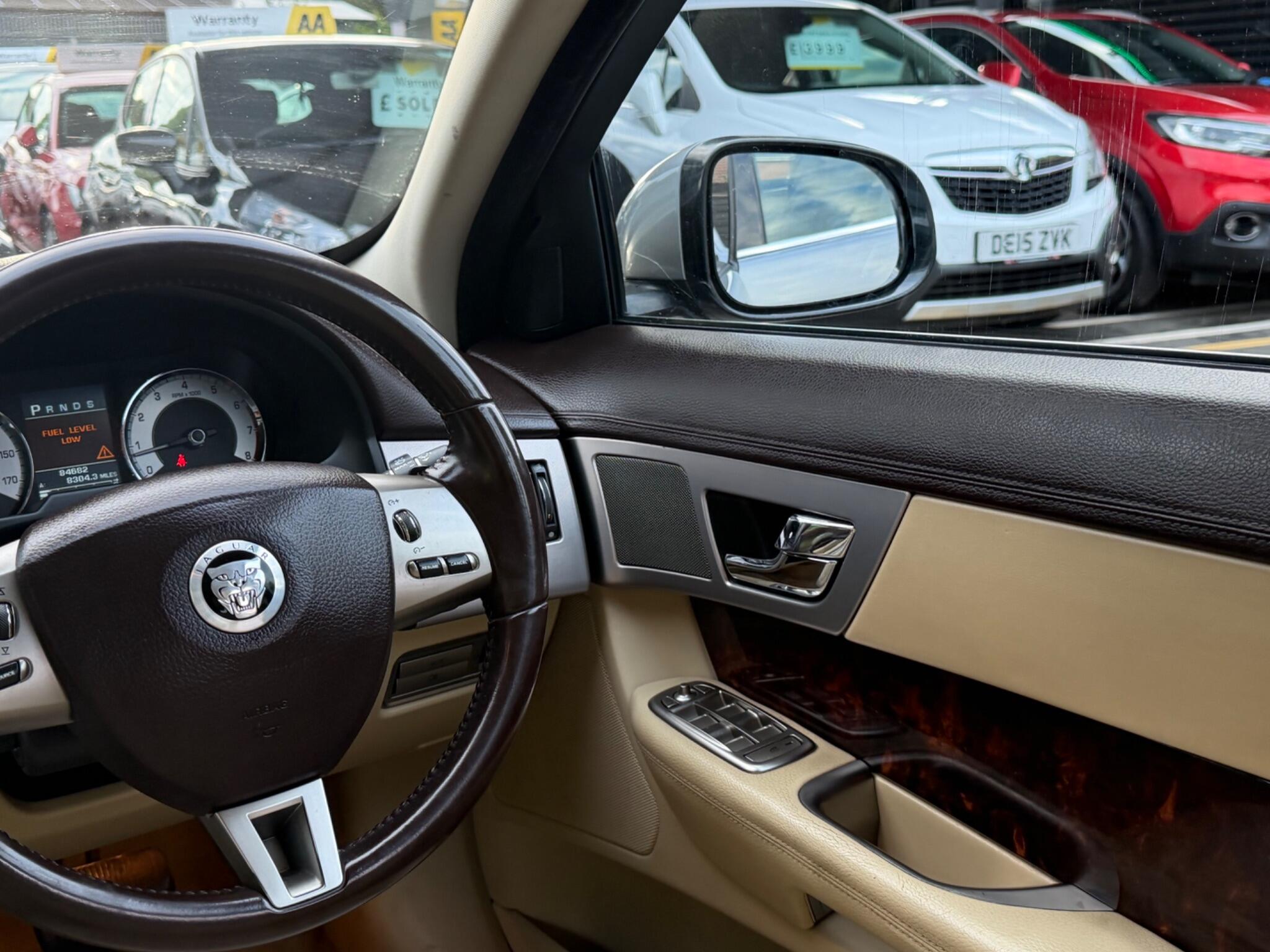 Jaguar XF view 43