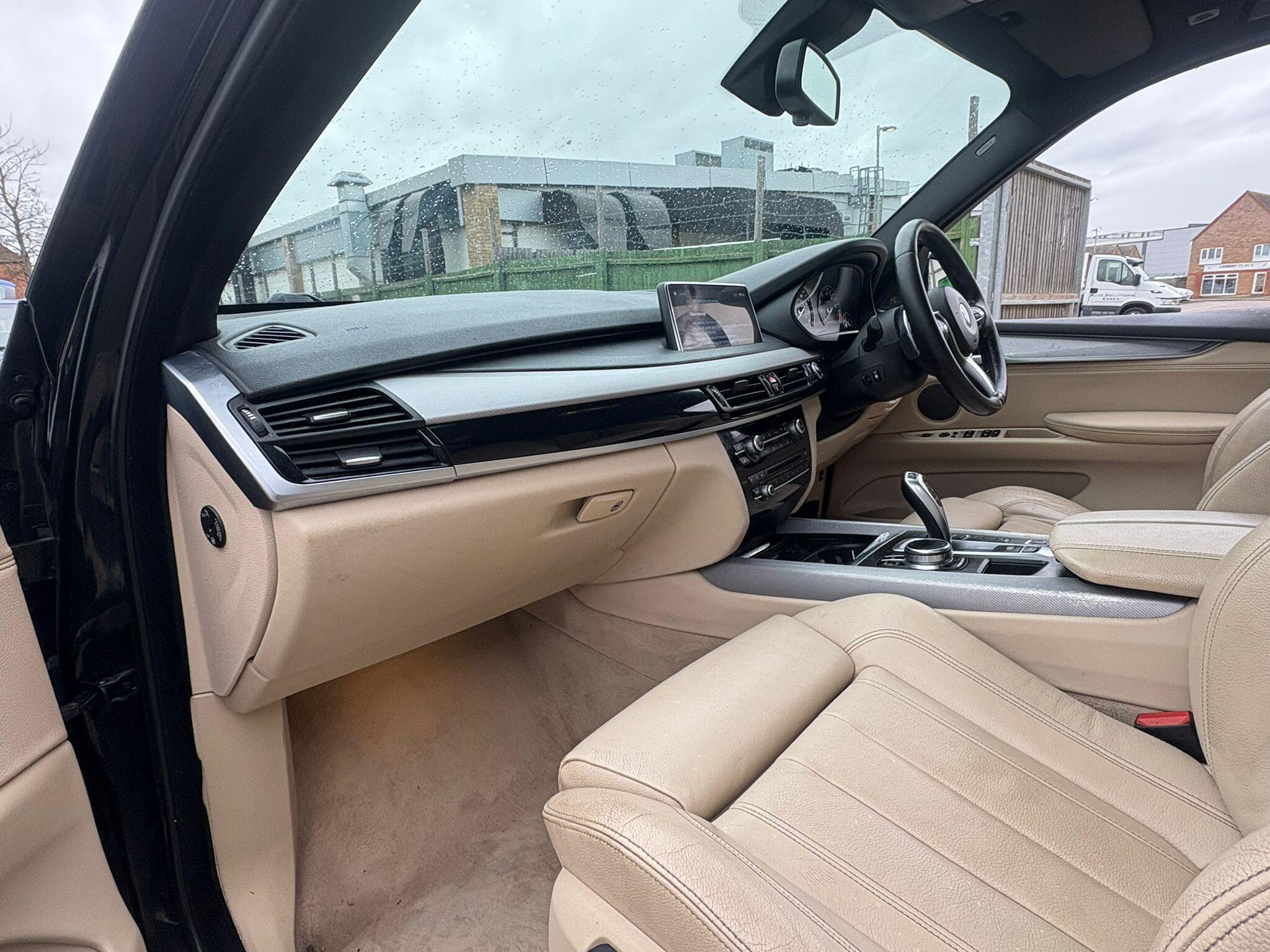 BMW X5 view 25