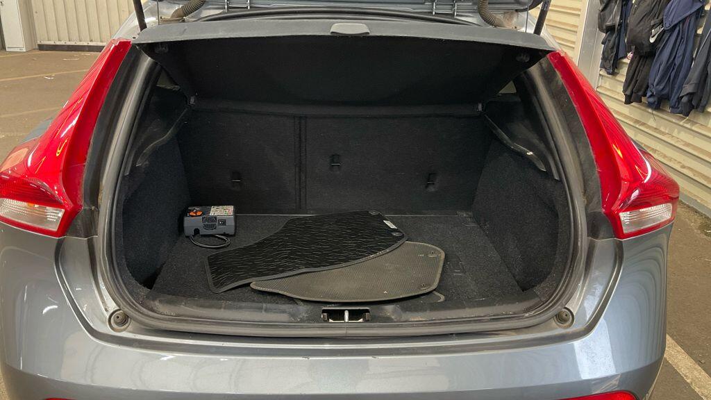 Volvo V40 view 13