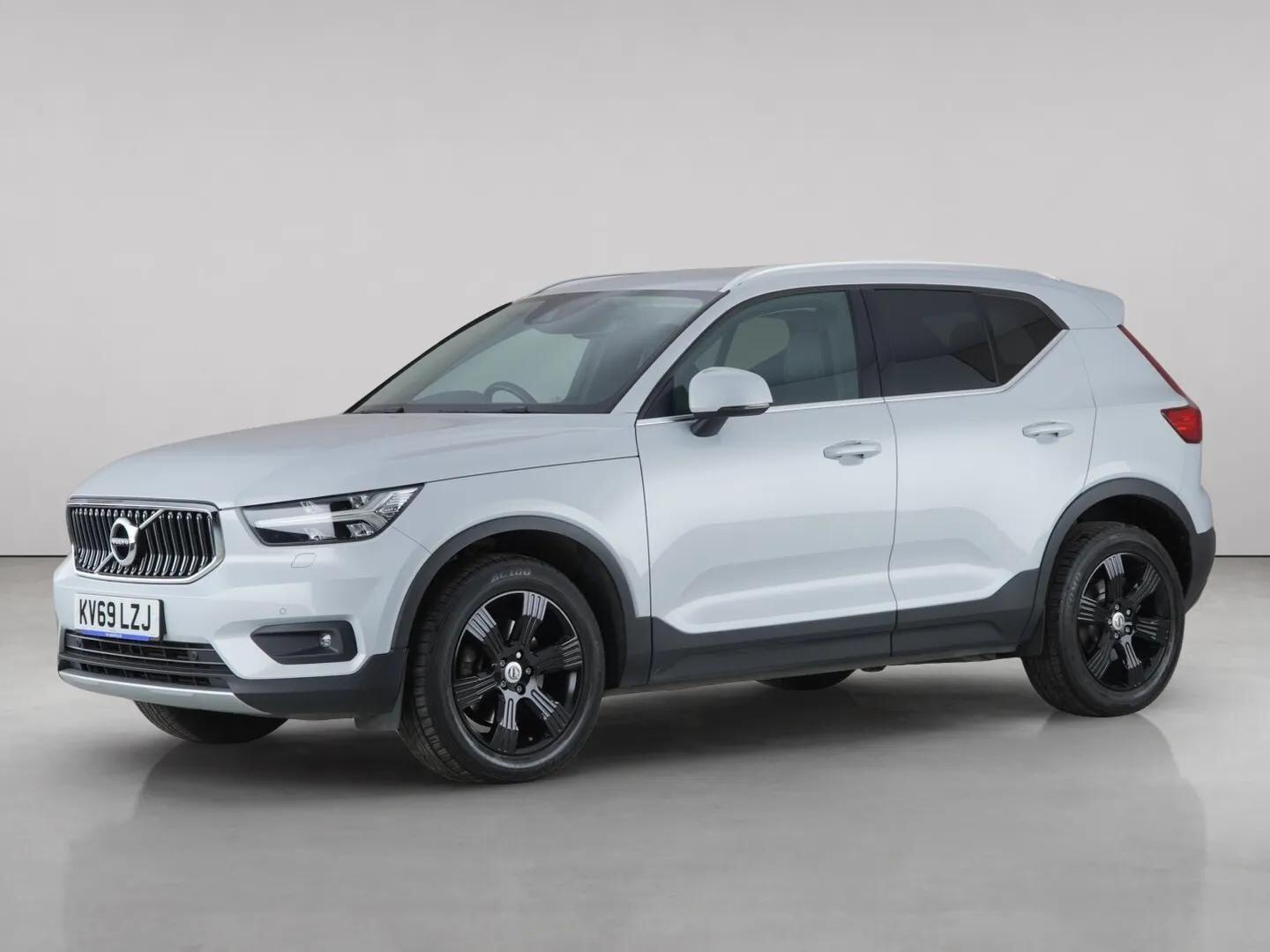 Volvo XC40 view 2