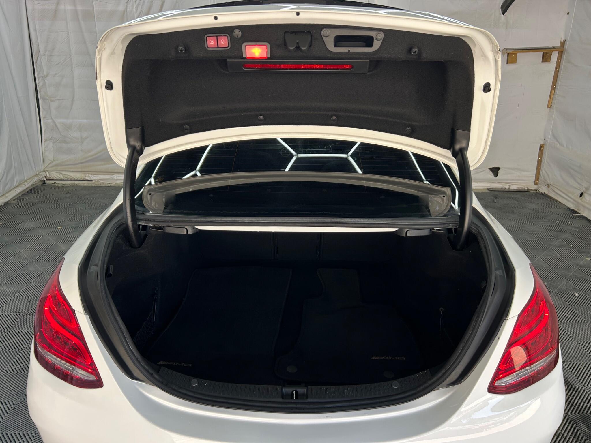 Mercedes-Benz C Class view 44