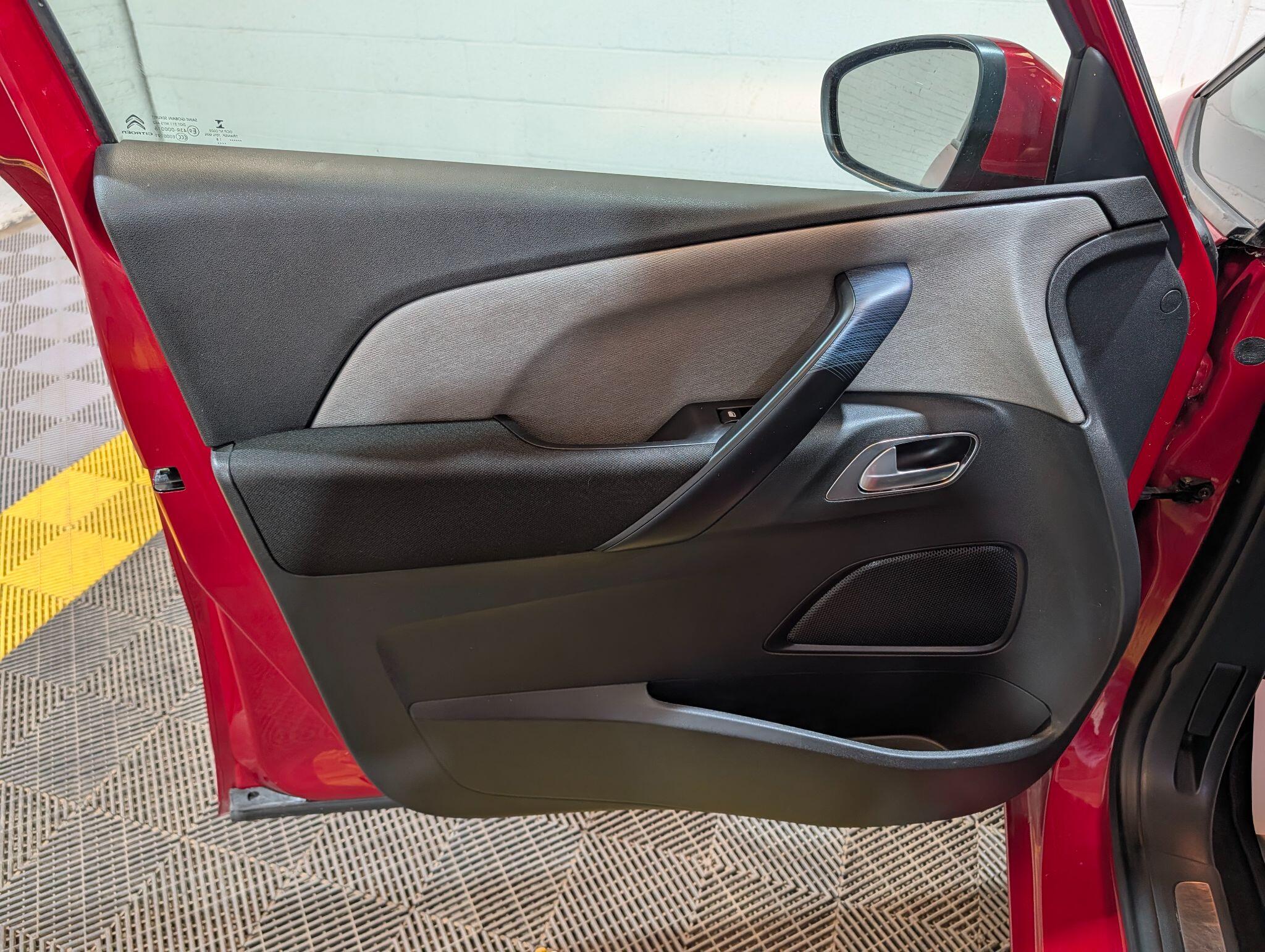 Citroen Grand C4 Picasso view 39