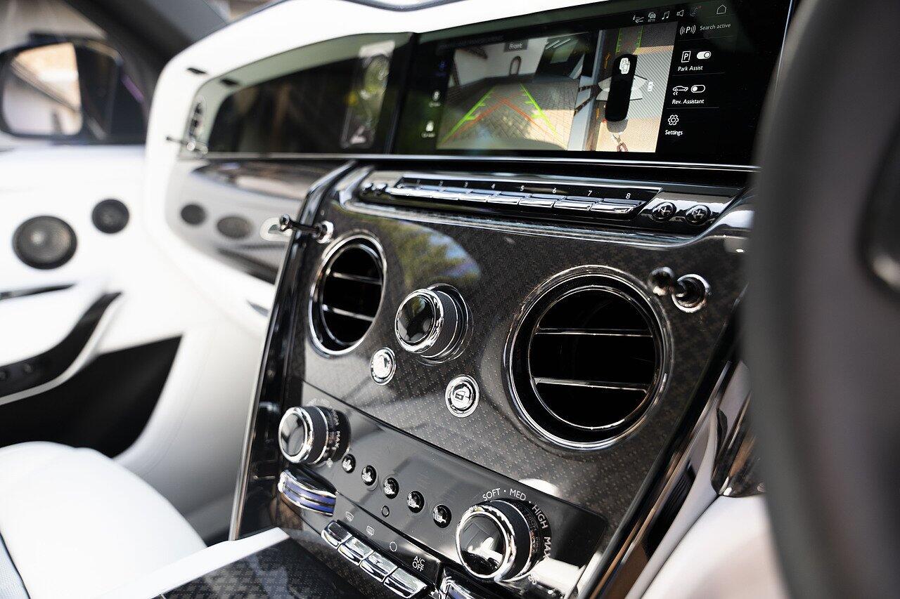 Rolls-Royce Cullinan view 22