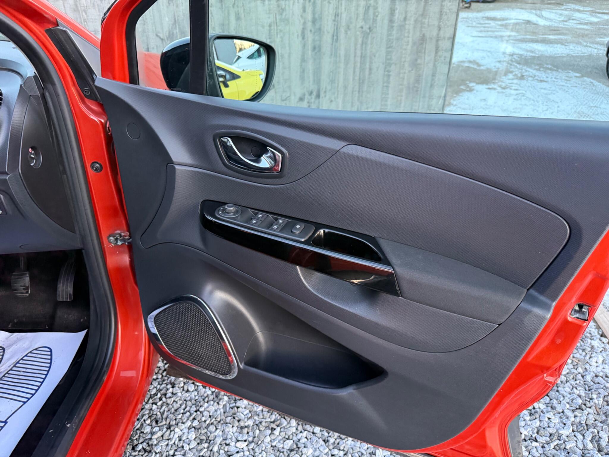2015 Renault Captur 1.5 dCi ENERGY Dynamique Nav Euro 6 (s/s) 5dr • 90,890 miles image 24