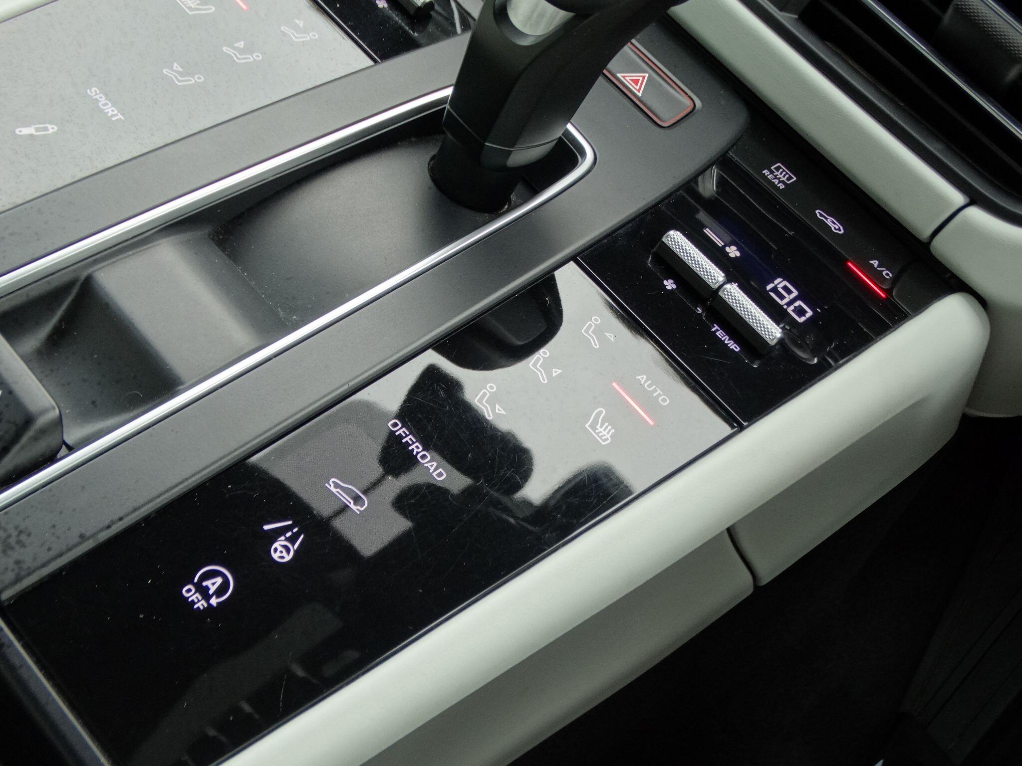 Porsche Macan view 33