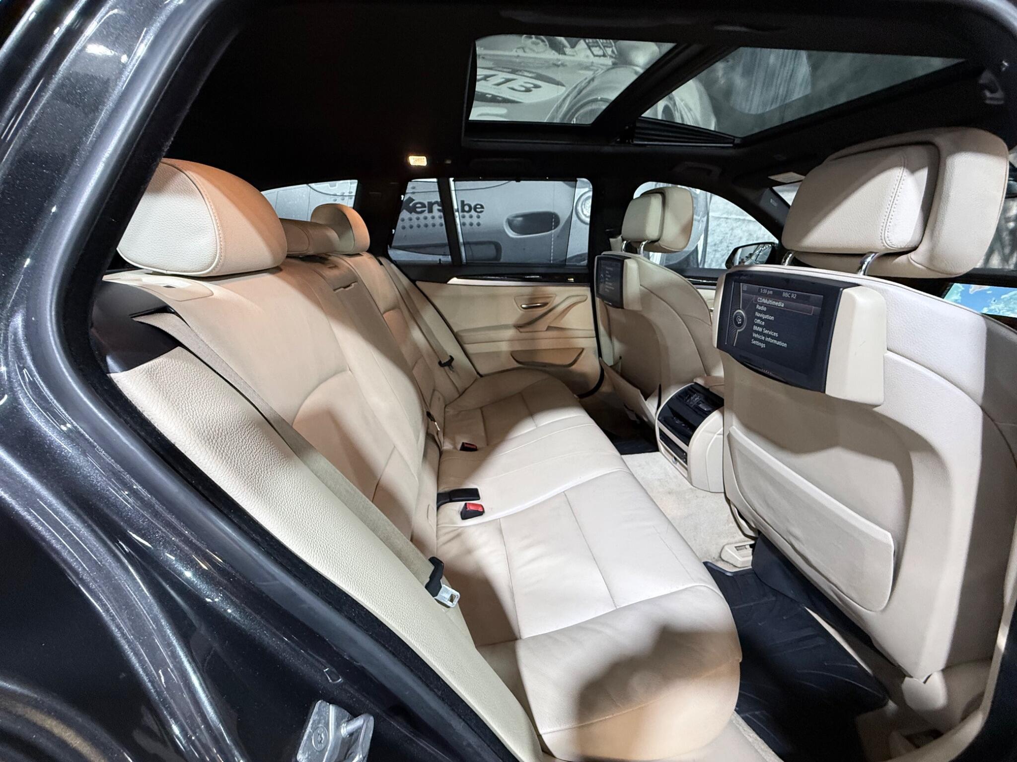 BMW 5 Series view 19