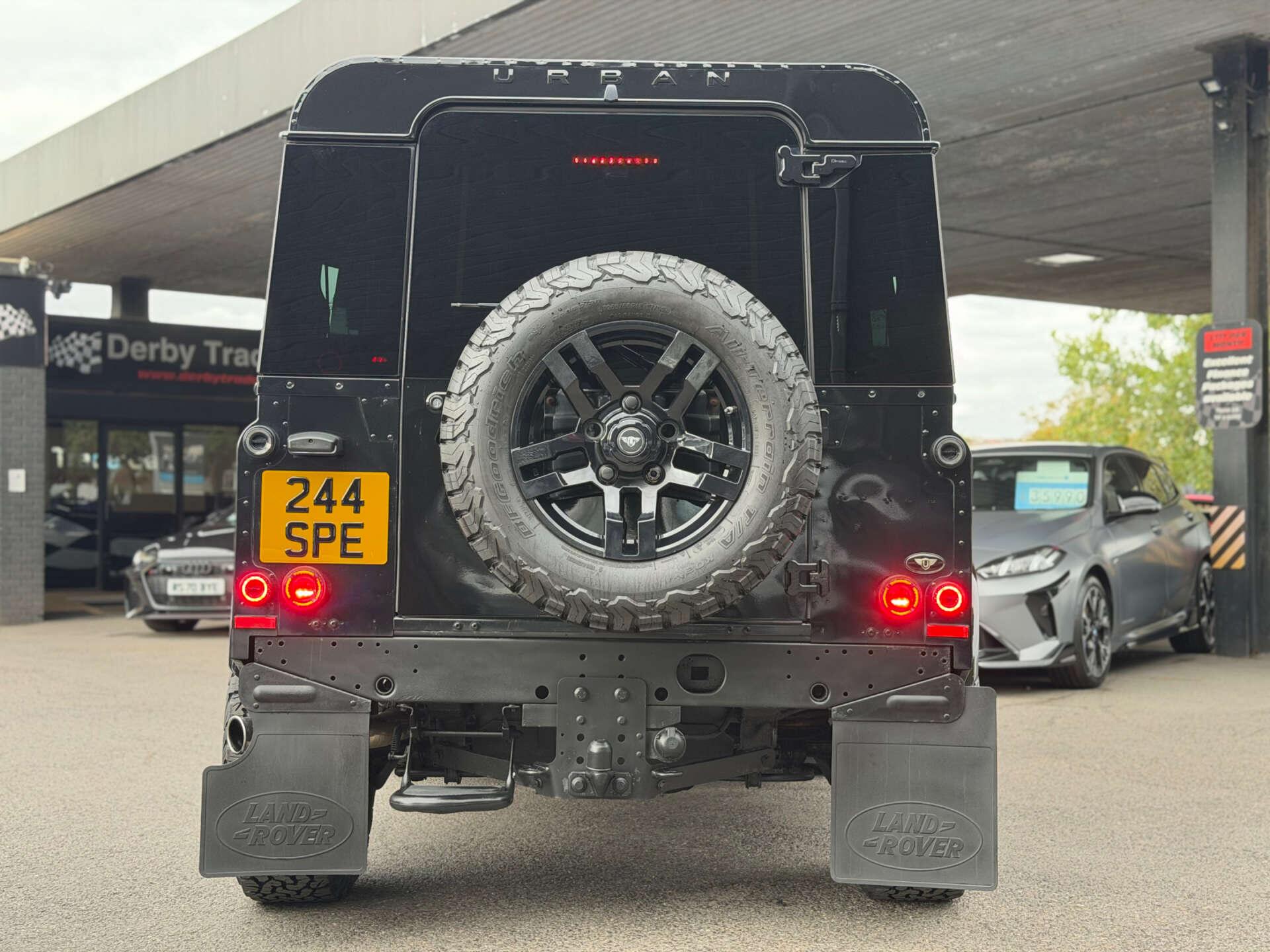 Land Rover Defender view 39
