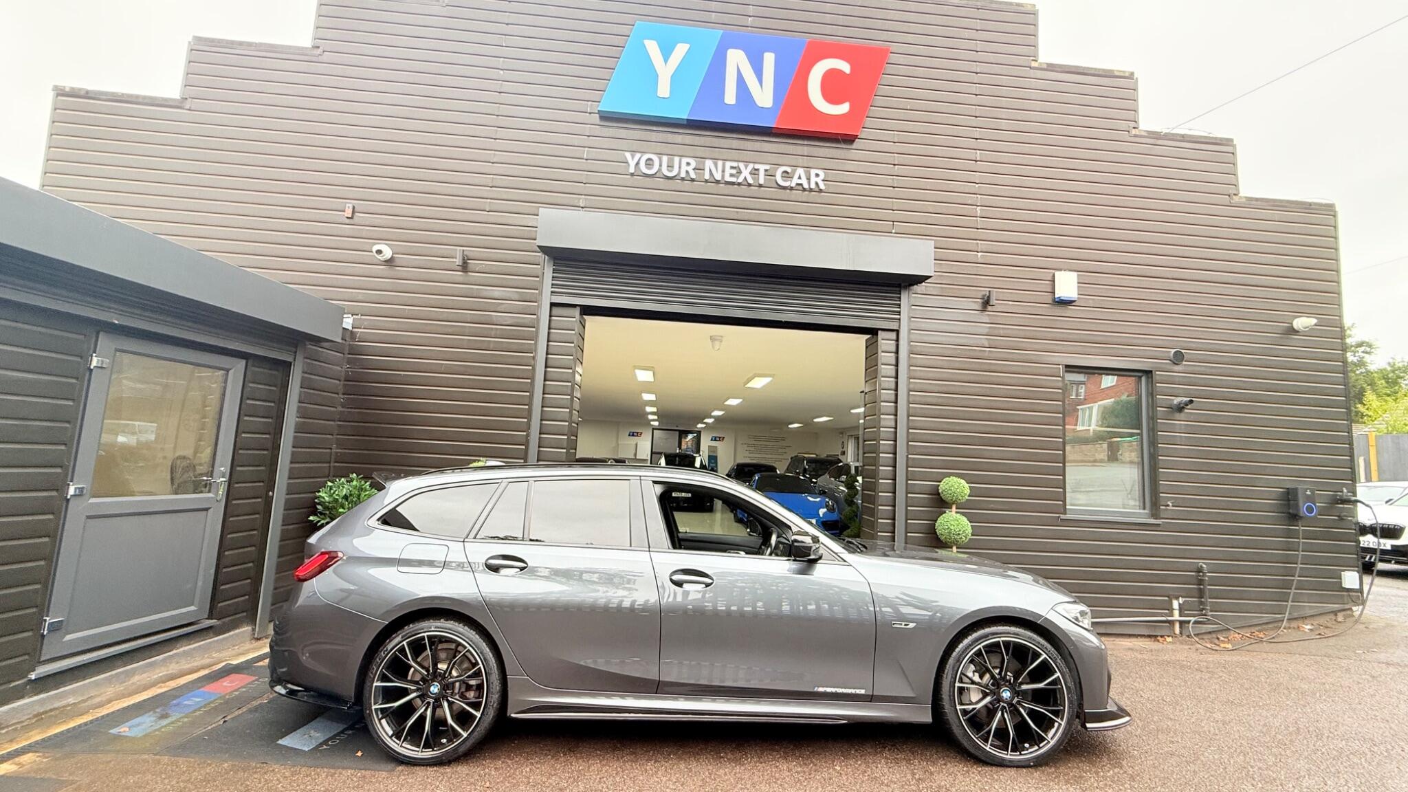 BMW 3 Series view 4