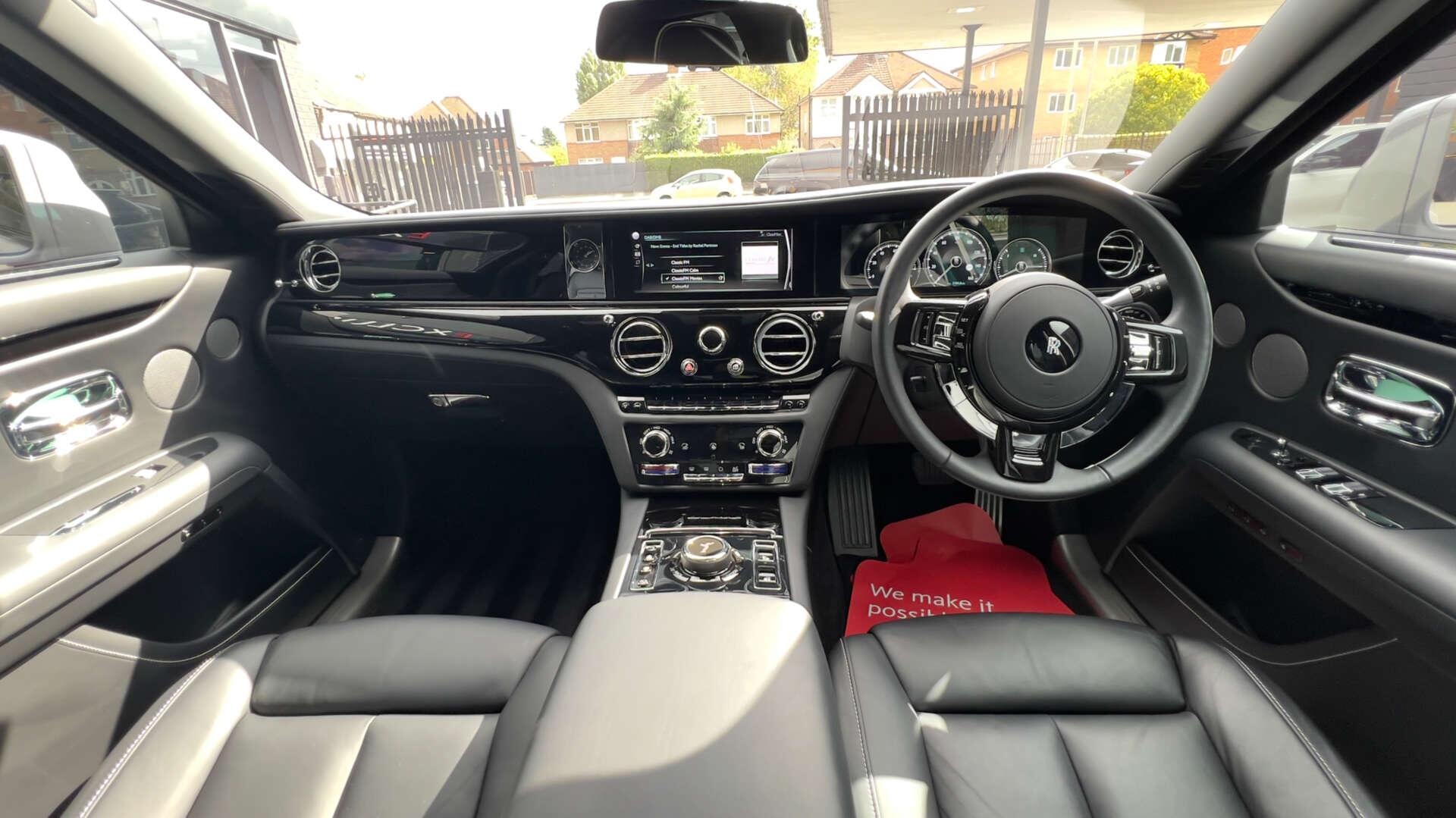 Rolls-Royce Ghost view 24
