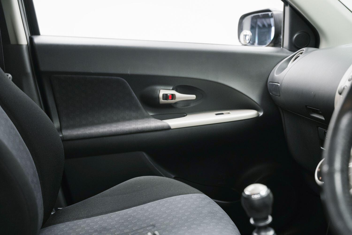 Toyota Urban Cruiser view 18