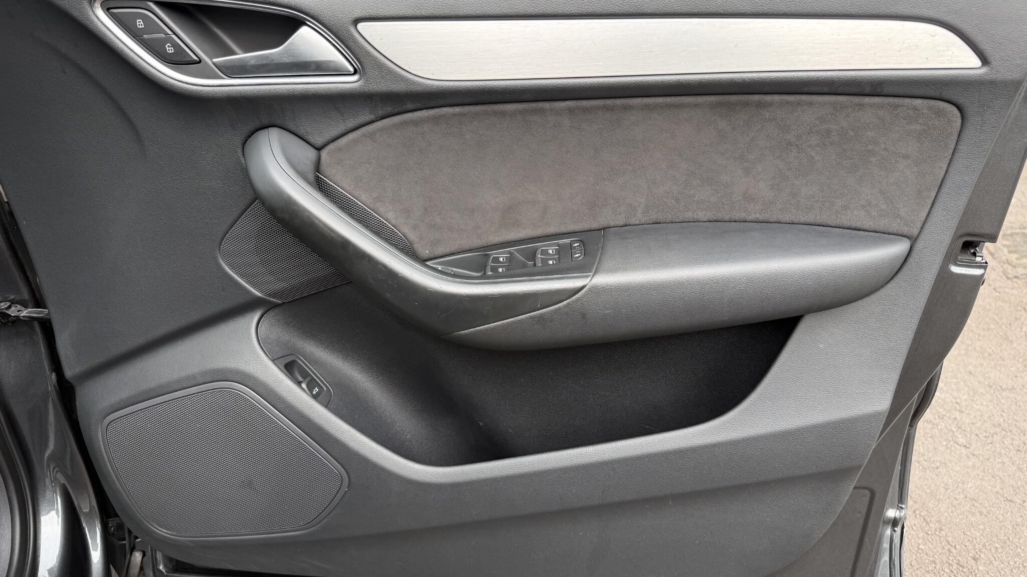 Audi Q3 view 29