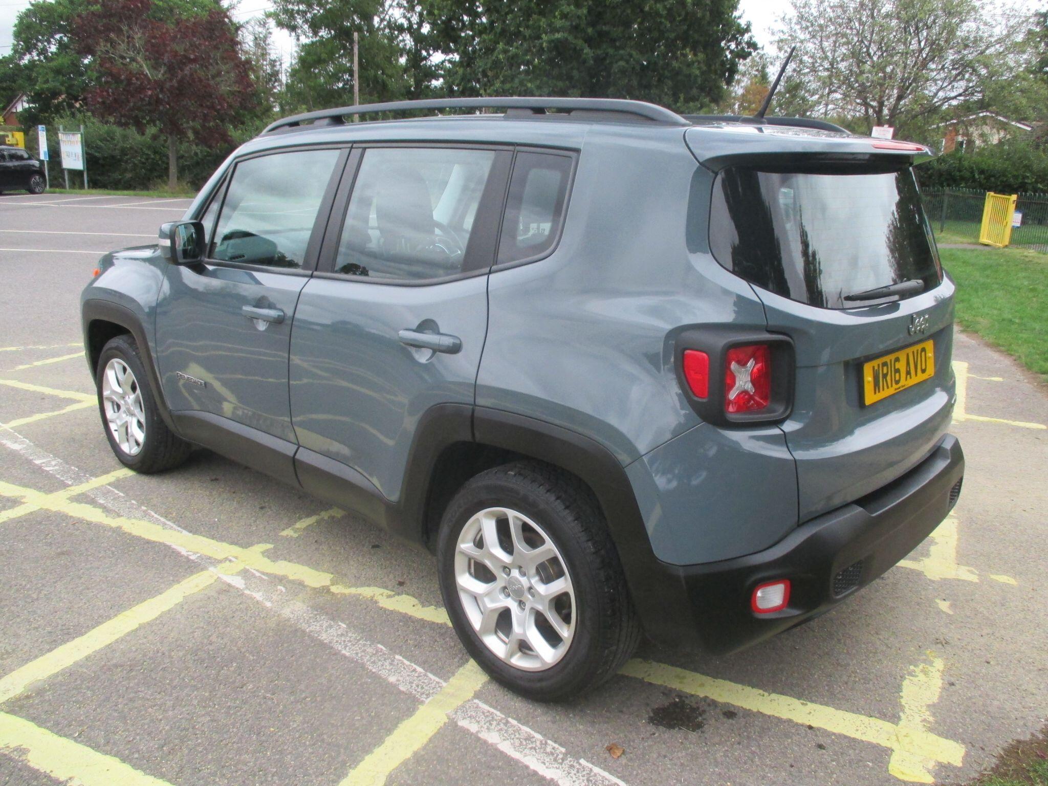 Jeep Renegade view 20