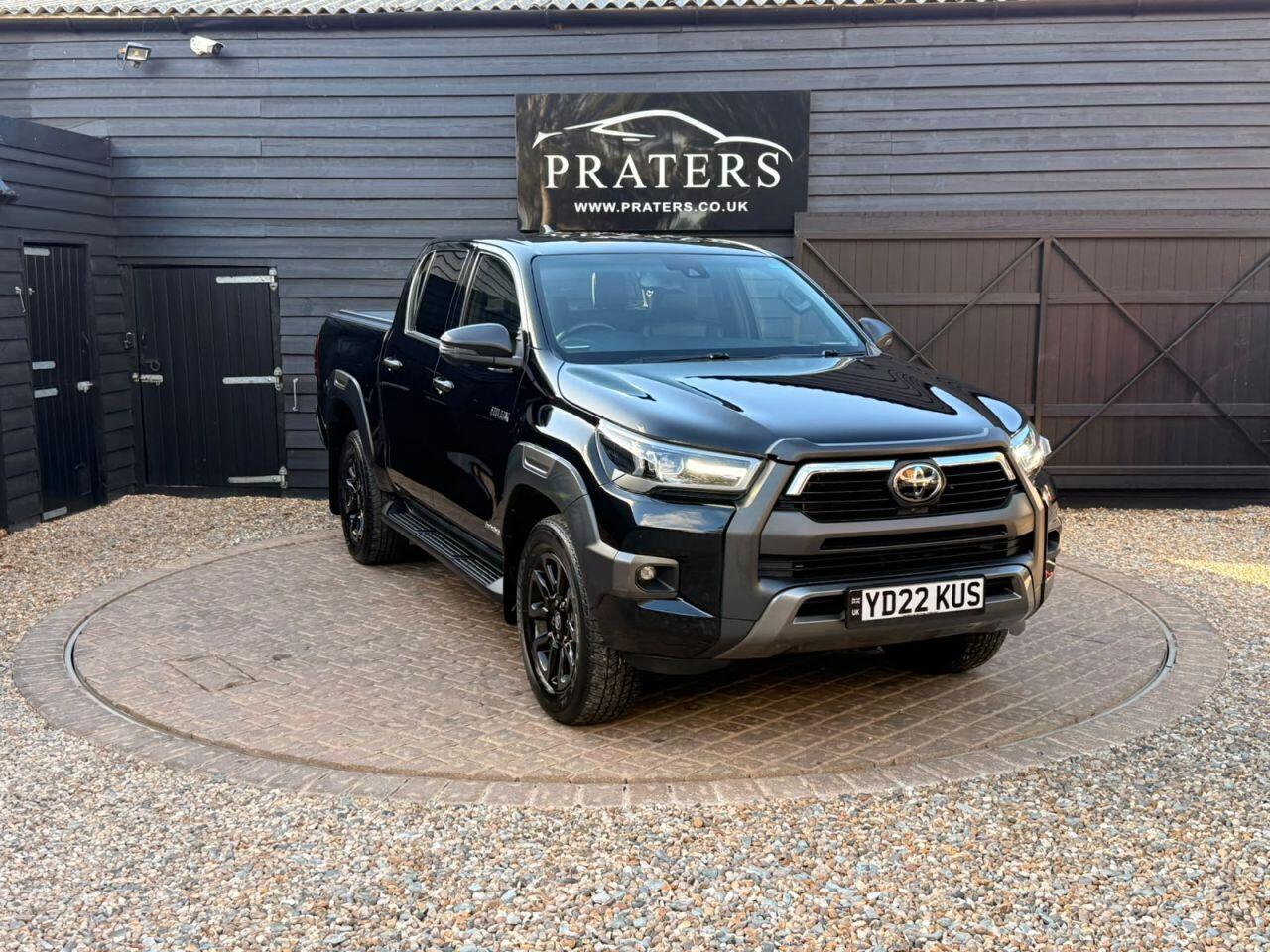 Toyota Hilux view 32