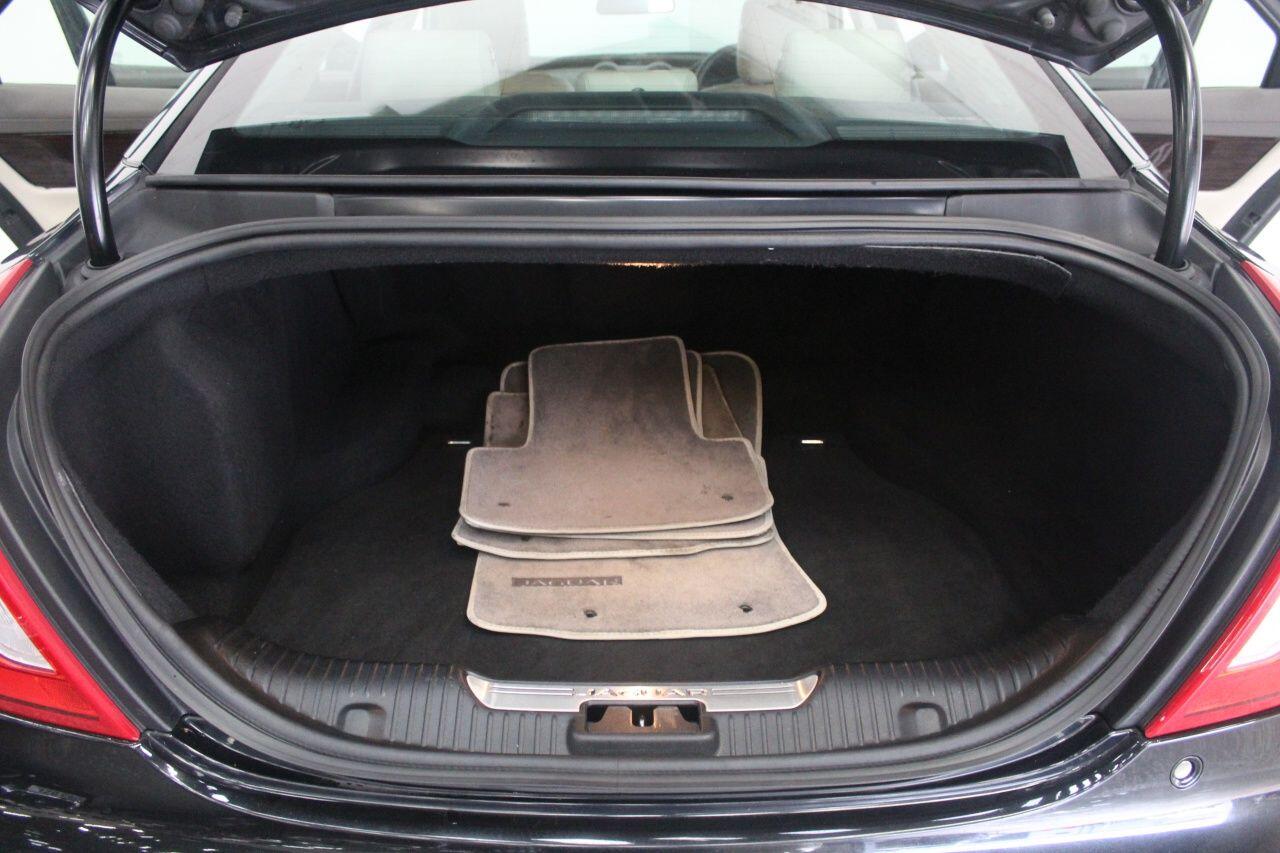 Jaguar XJ view 26