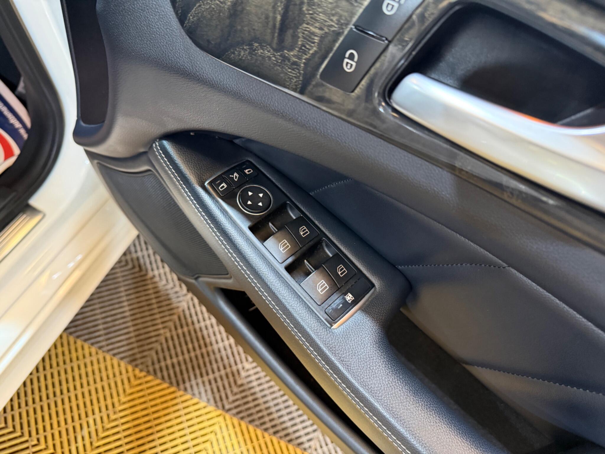Mercedes-Benz CLS view 37