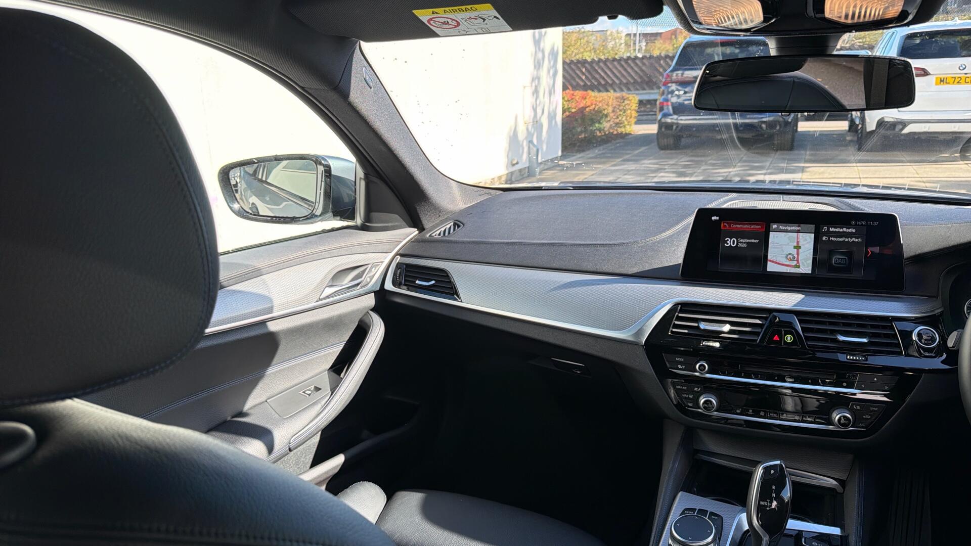 BMW 5 Series view 39