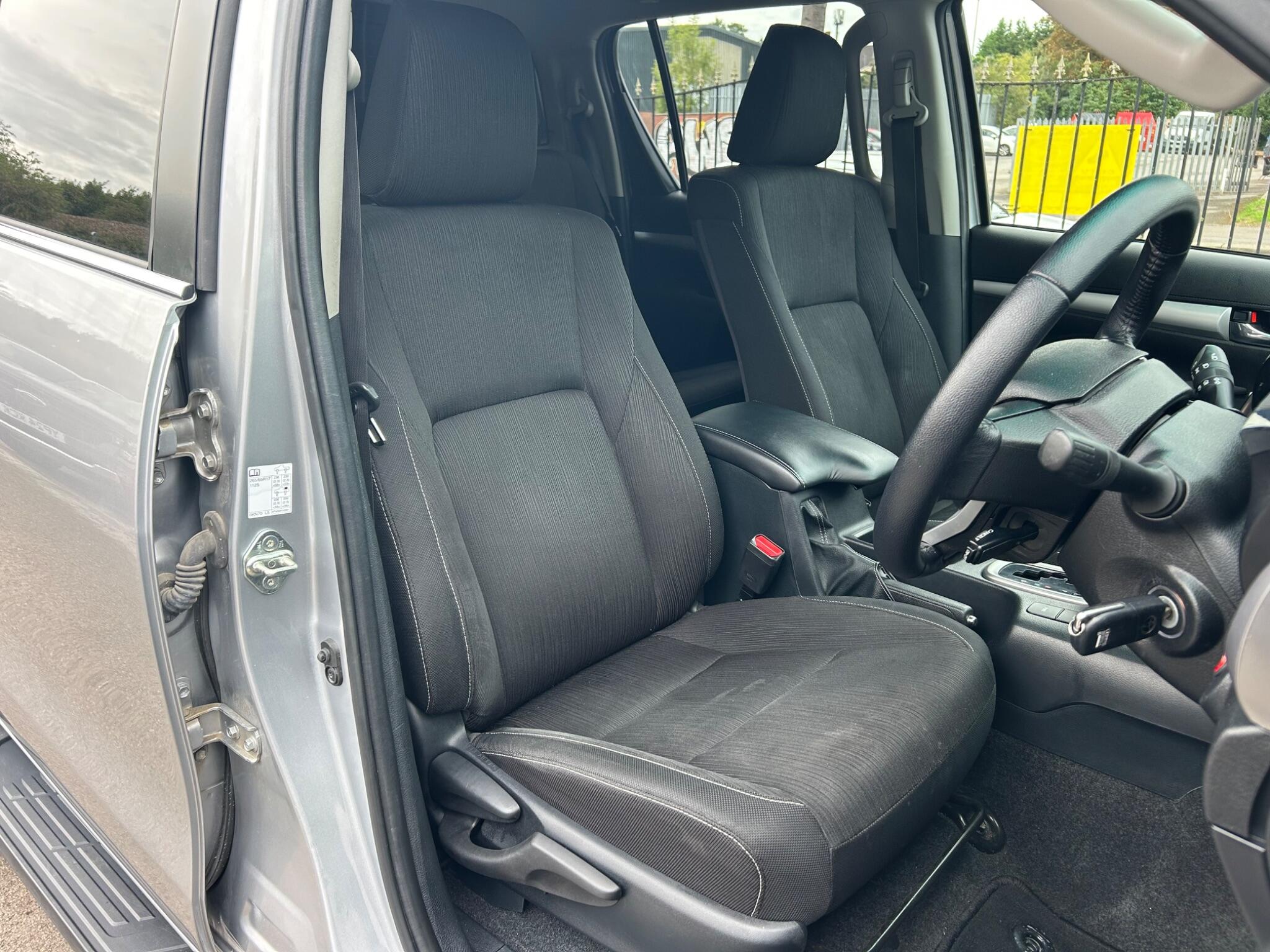 Toyota Hilux view 14
