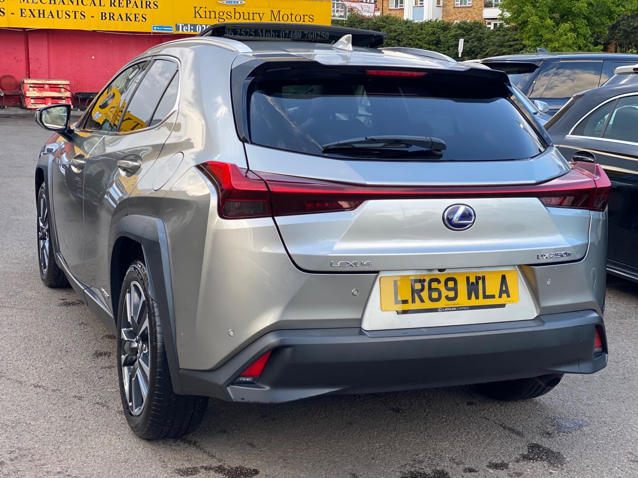 Lexus Ux view 13