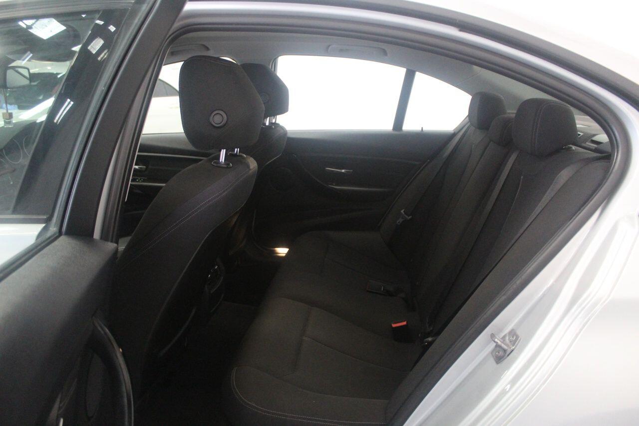 BMW 3 Series view 59