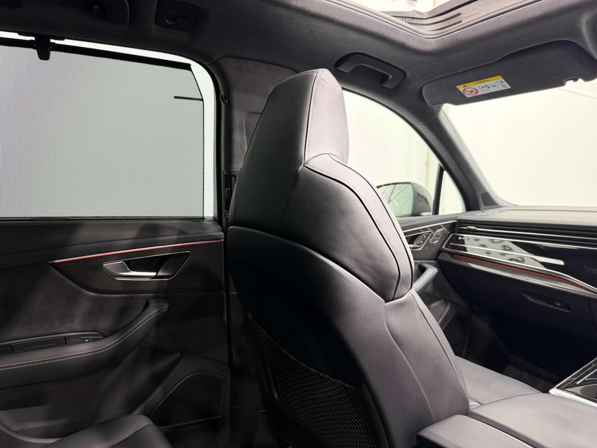 Audi SQ7 view 16