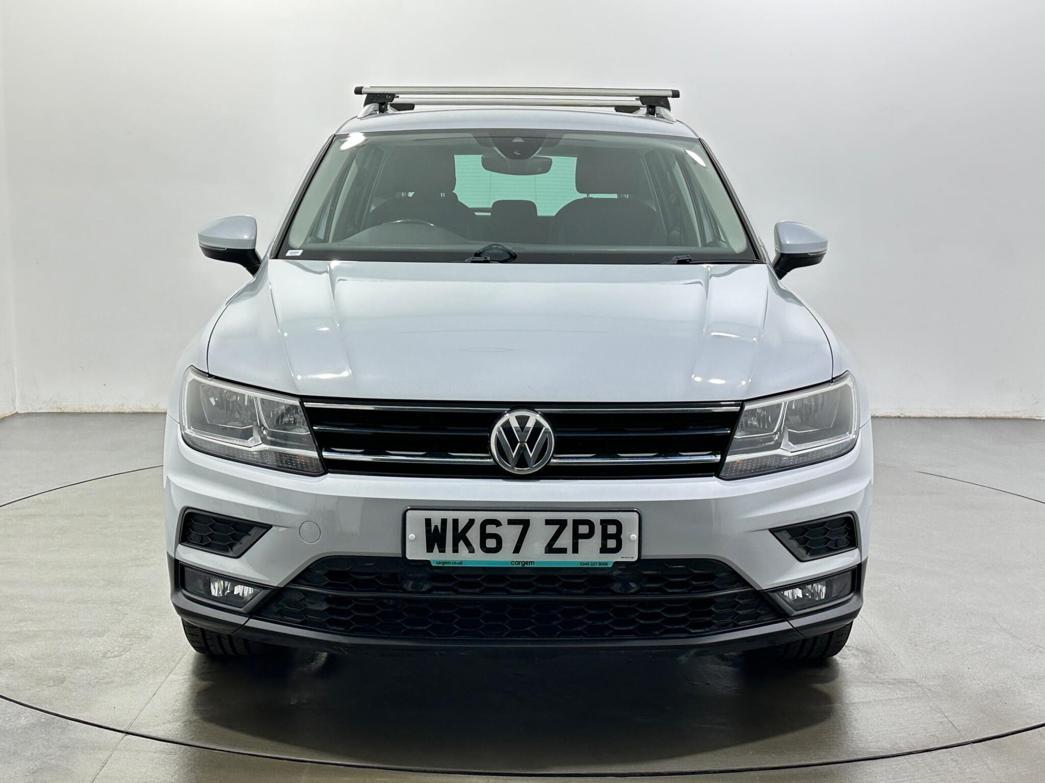 Volkswagen Tiguan view 3