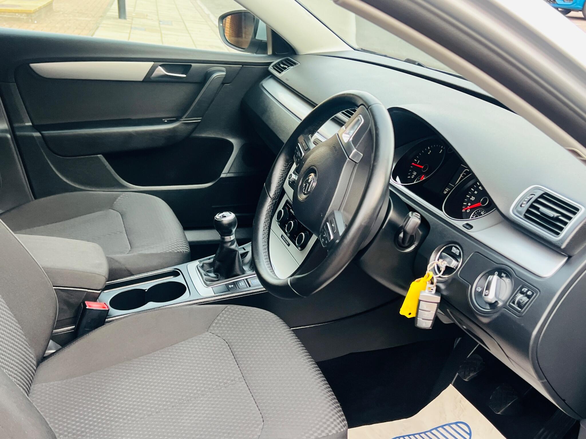 Volkswagen Passat view 42