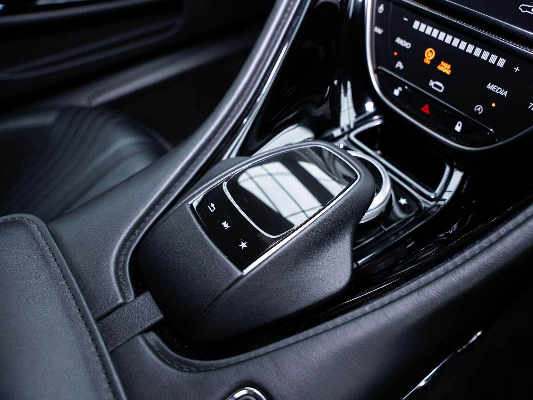 Aston Martin DB11 view 16
