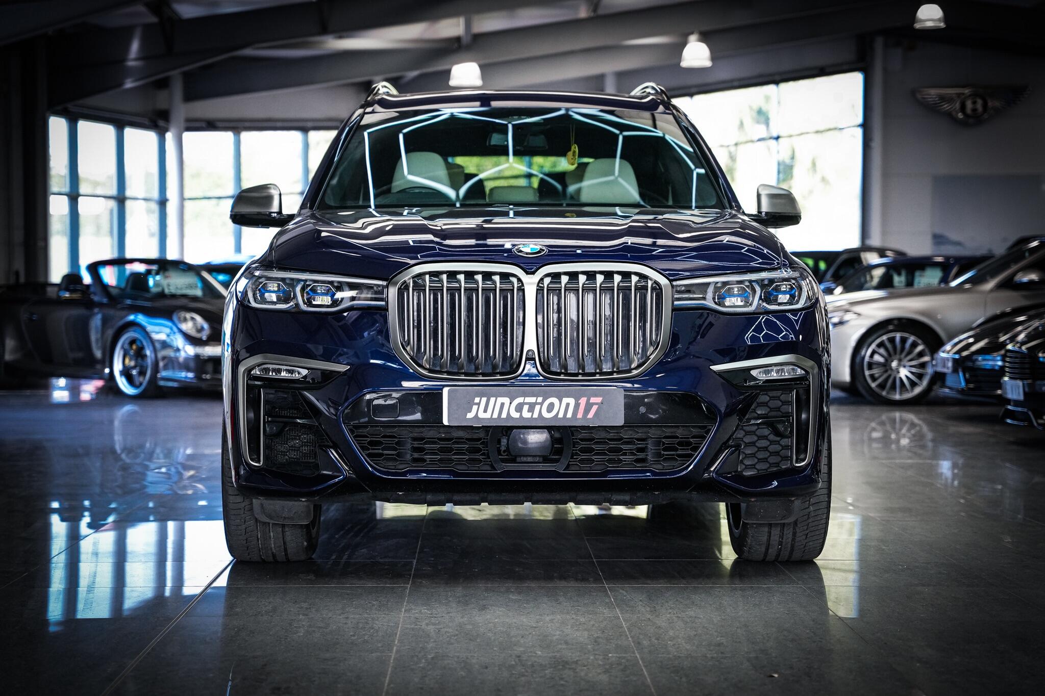 BMW X7 view 11