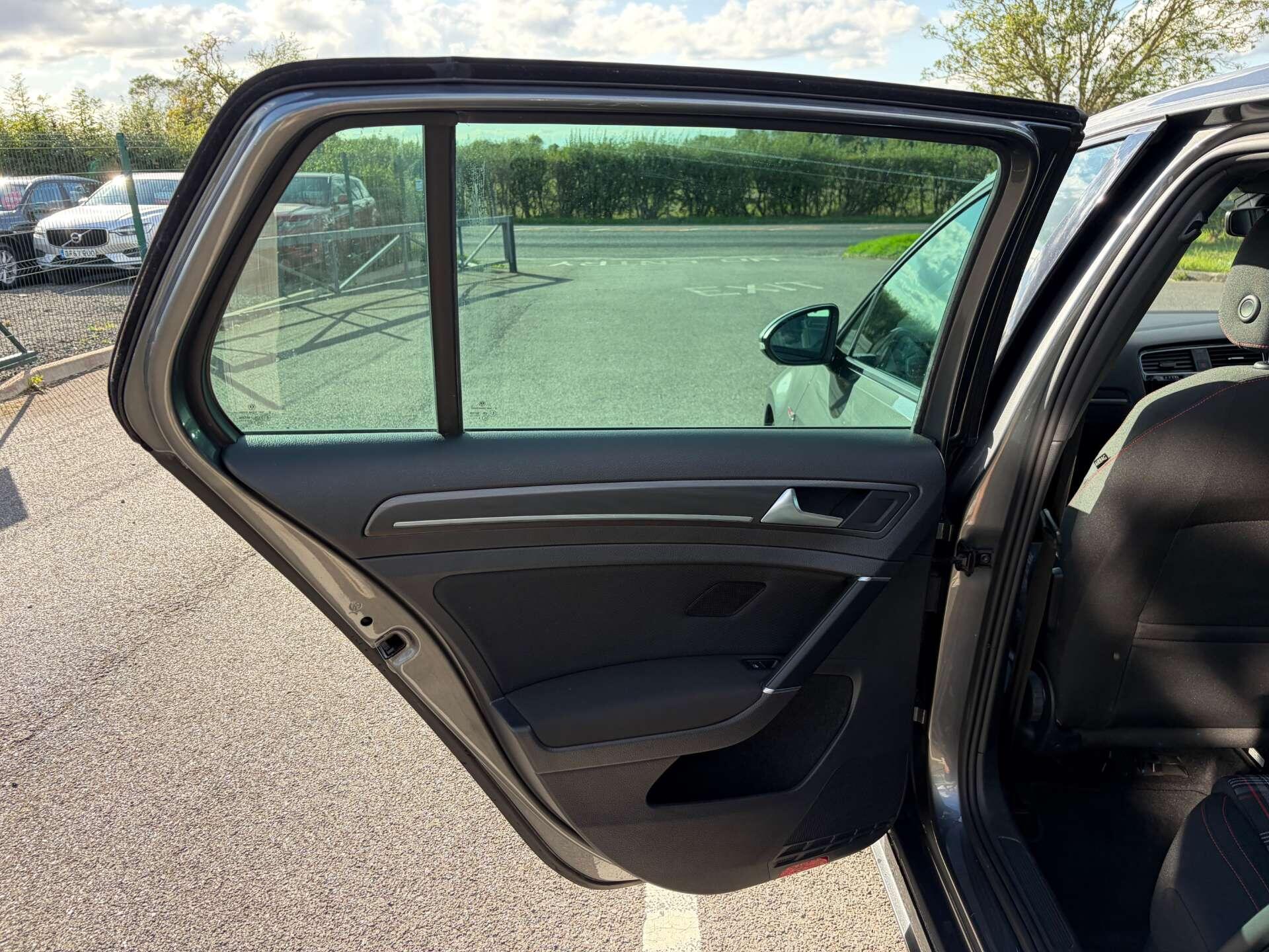 Volkswagen Golf view 19