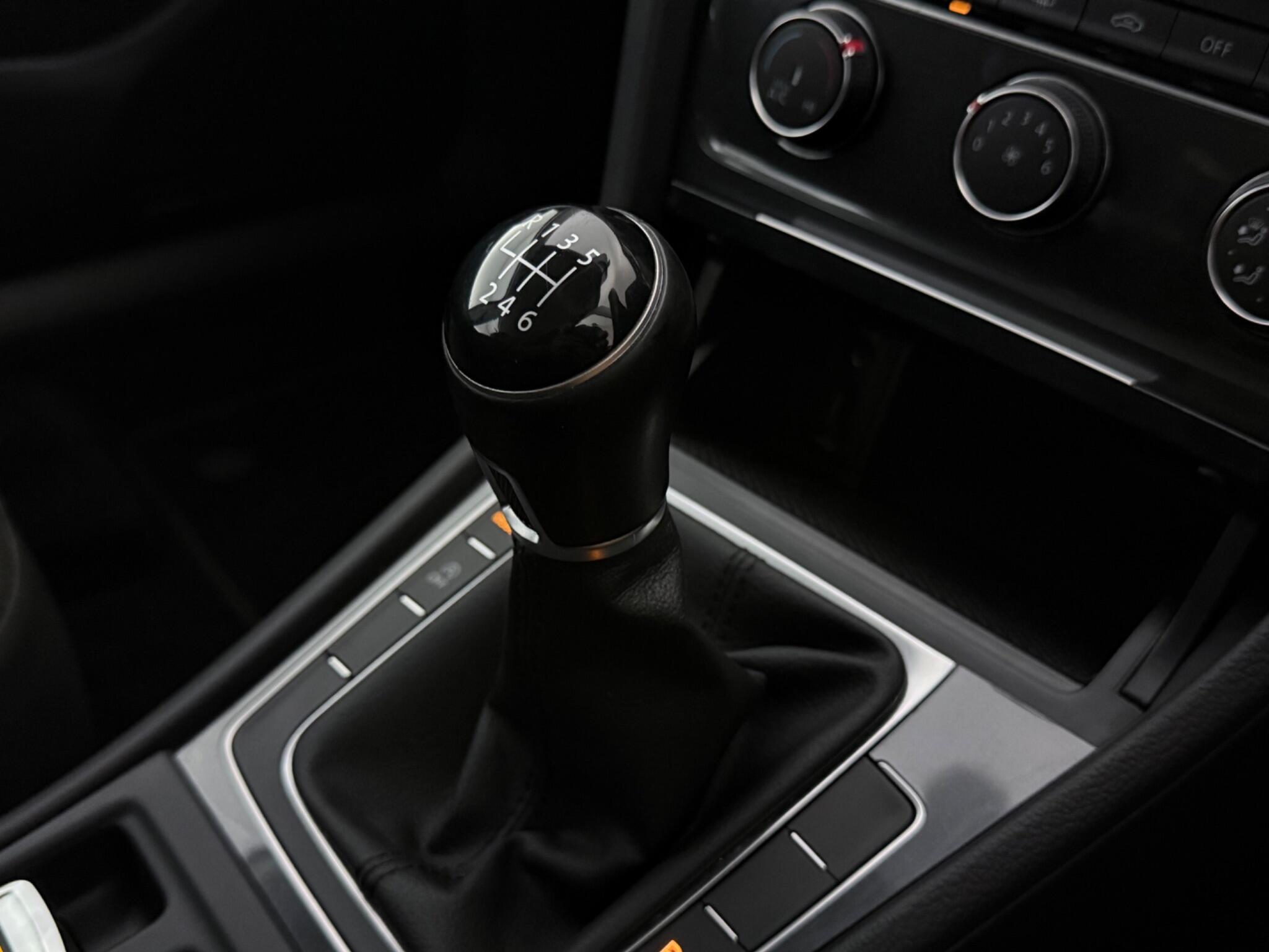 Volkswagen Golf view 20