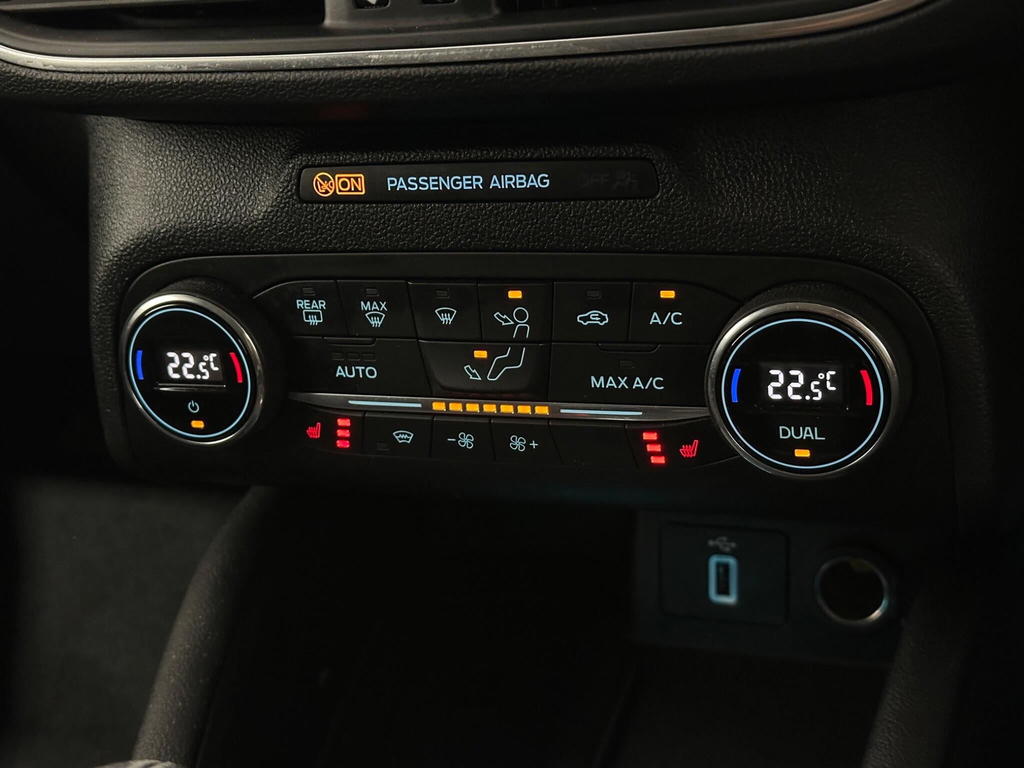 Ford Focus view 21