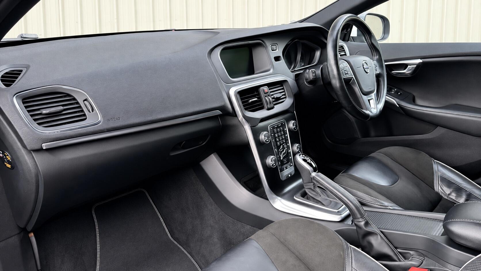 Volvo V40 view 8
