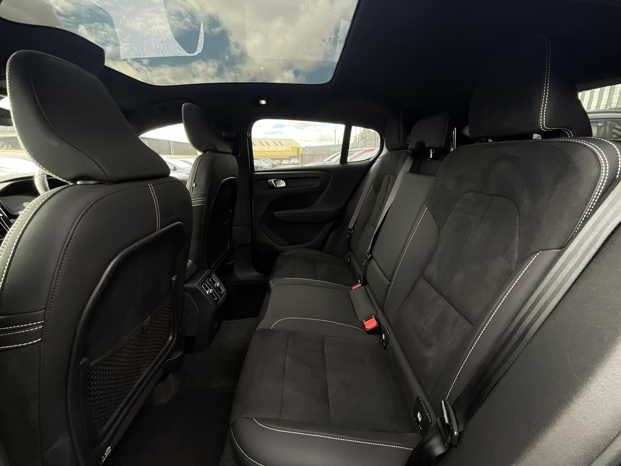Volvo C40 view 15