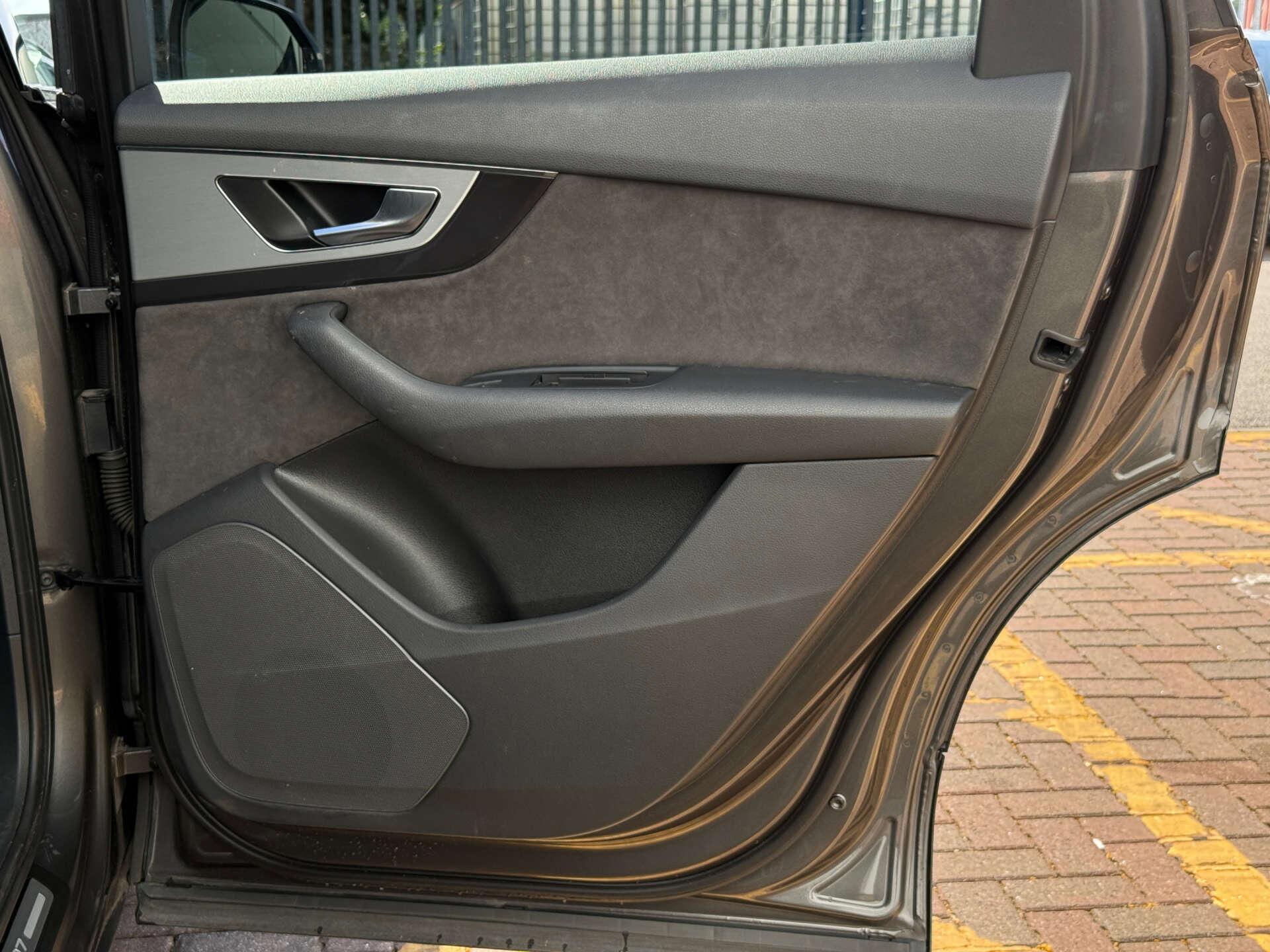 Audi SQ7 view 26