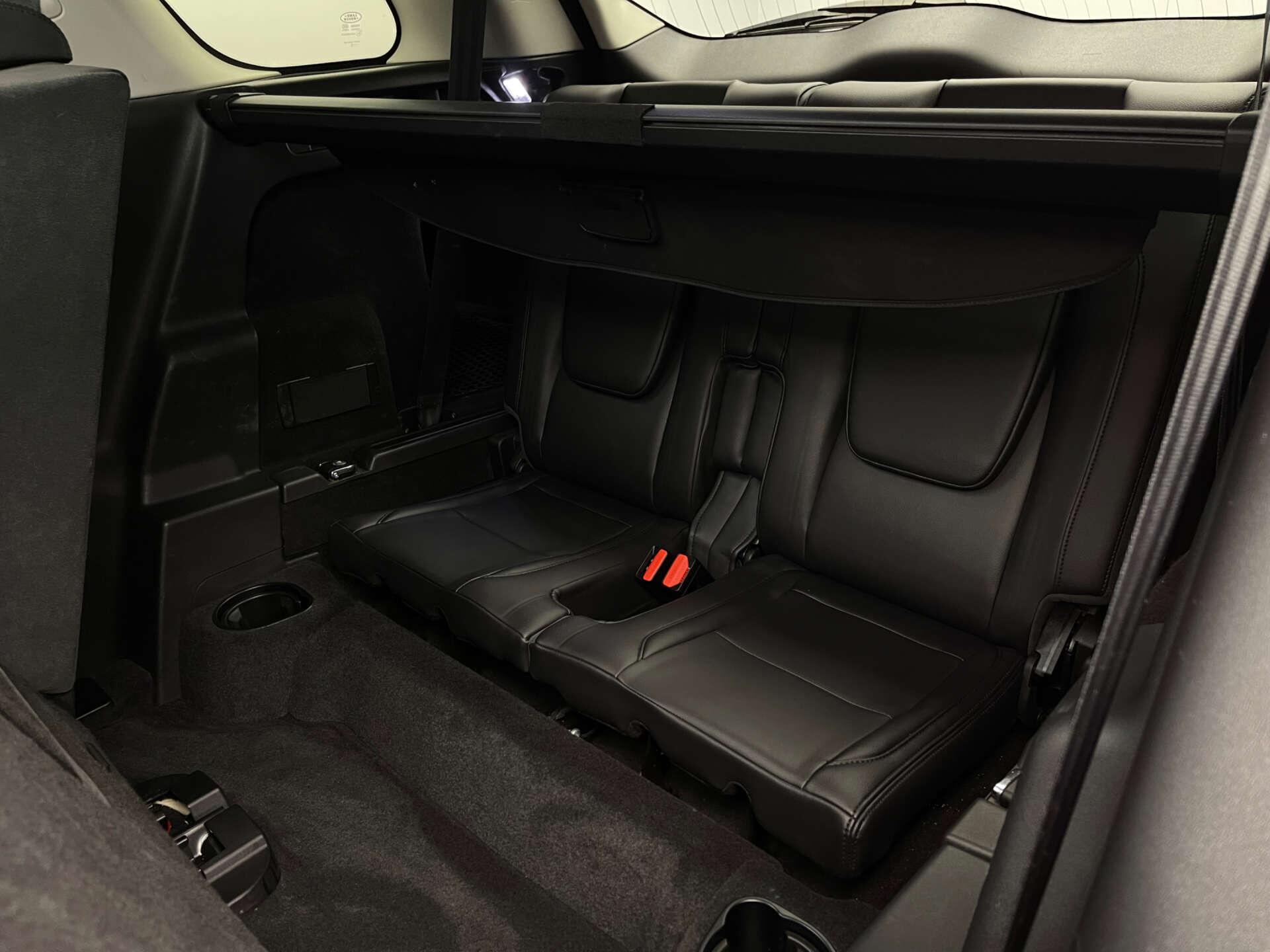 Land Rover Discovery Sport view 45