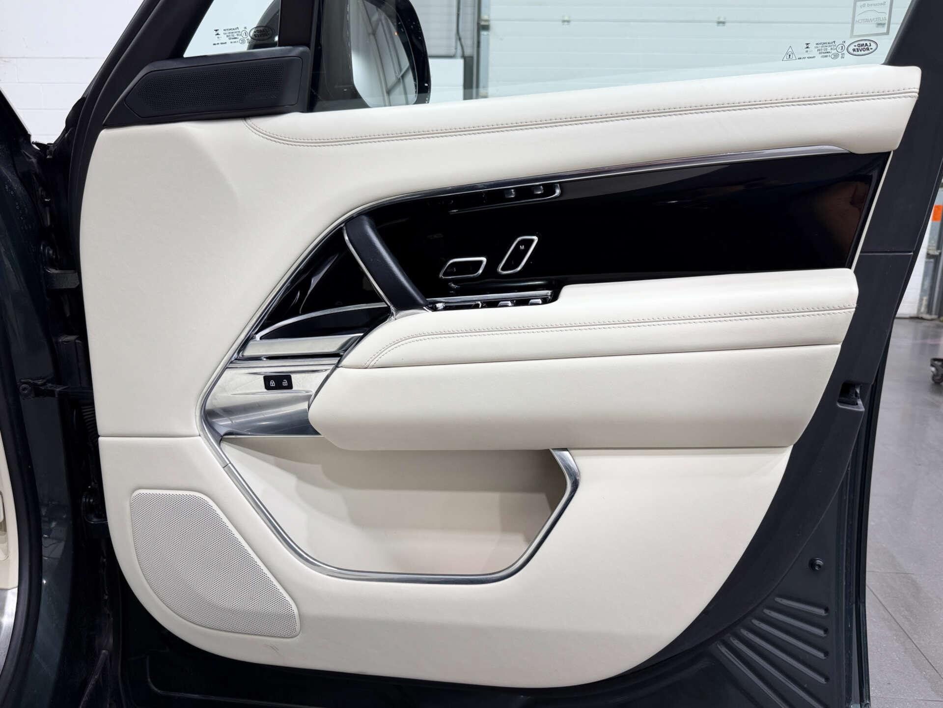 Land Rover Range Rover view 43
