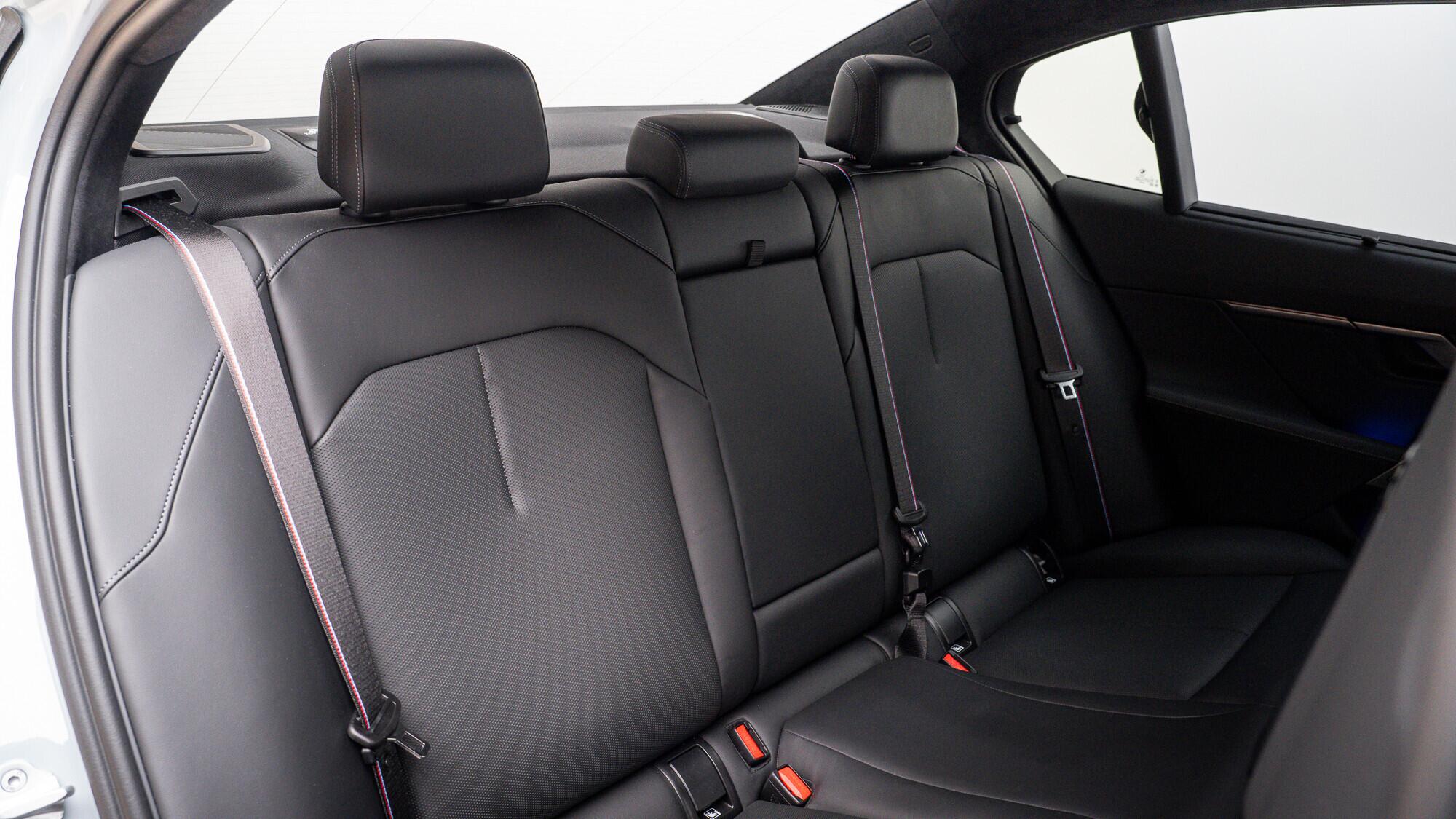 BMW M5 view 21
