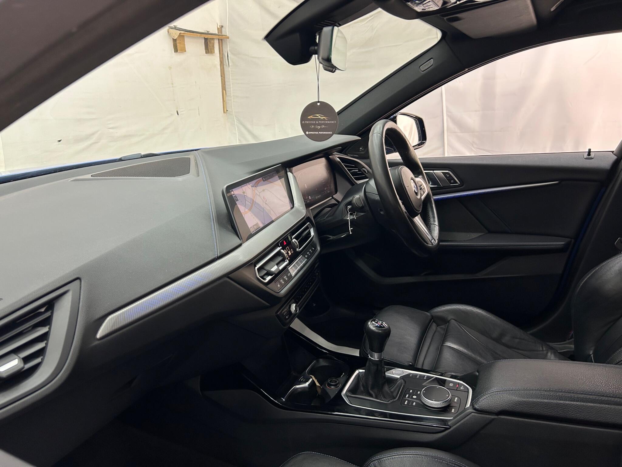 BMW 1 Series view 15