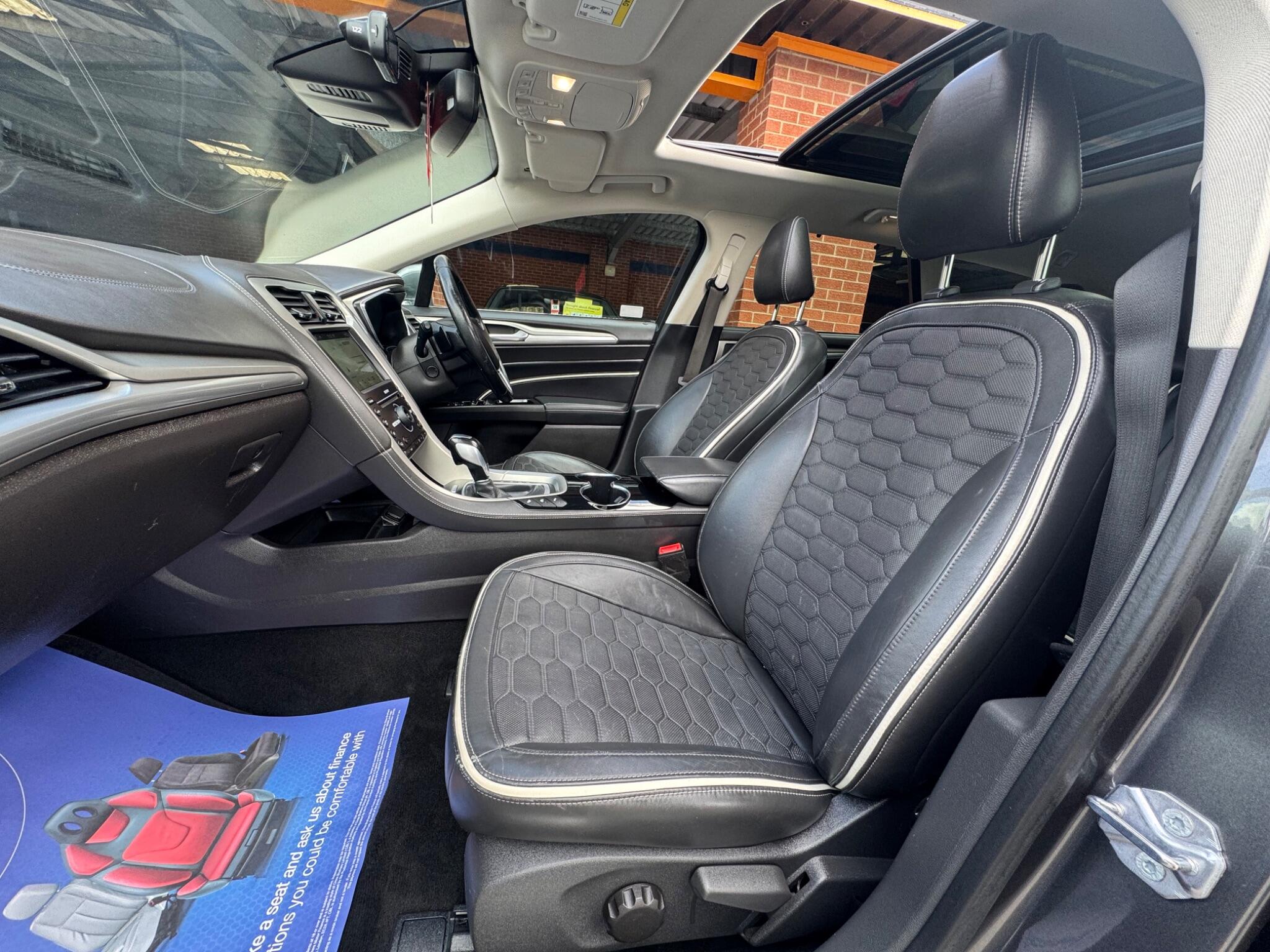 Ford Mondeo view 9