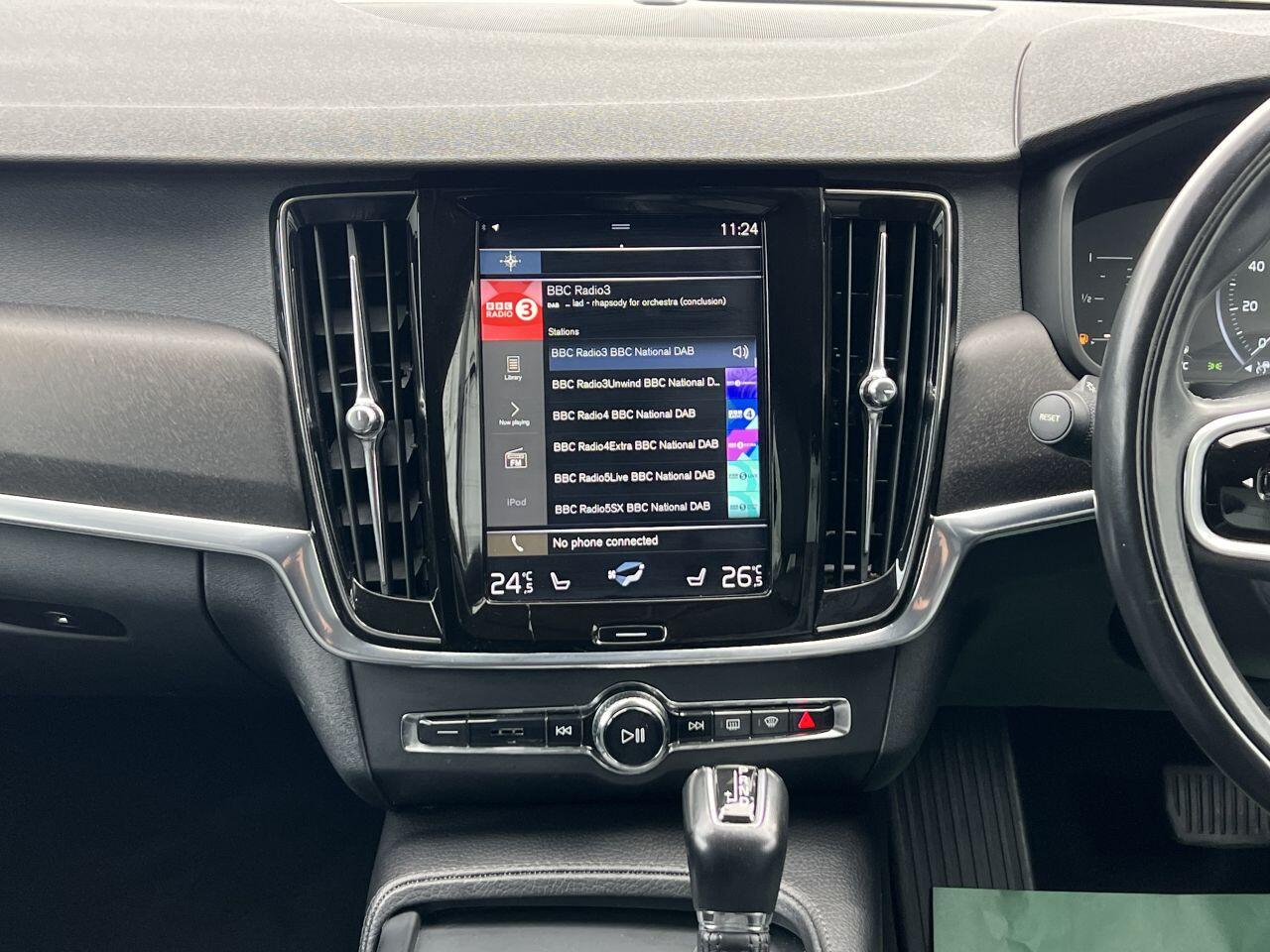 Volvo V90 Cross Country view 36