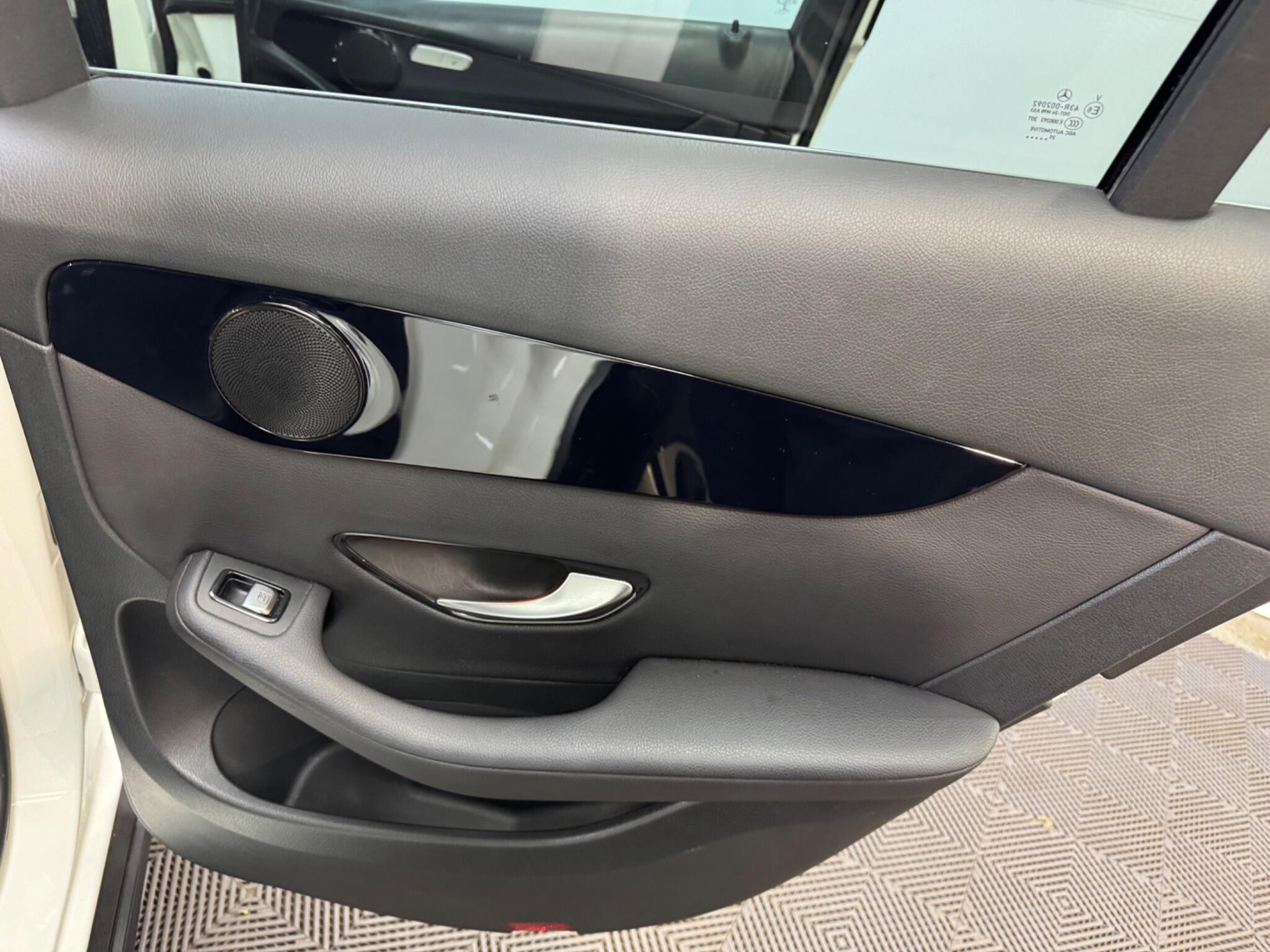 Mercedes-Benz GLC view 44