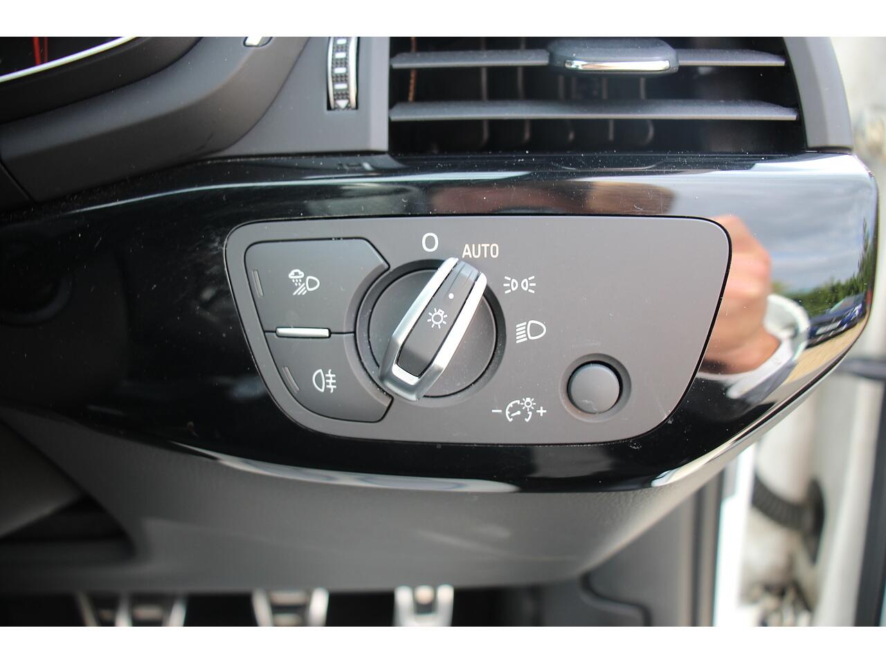 Audi A4 Avant view 38