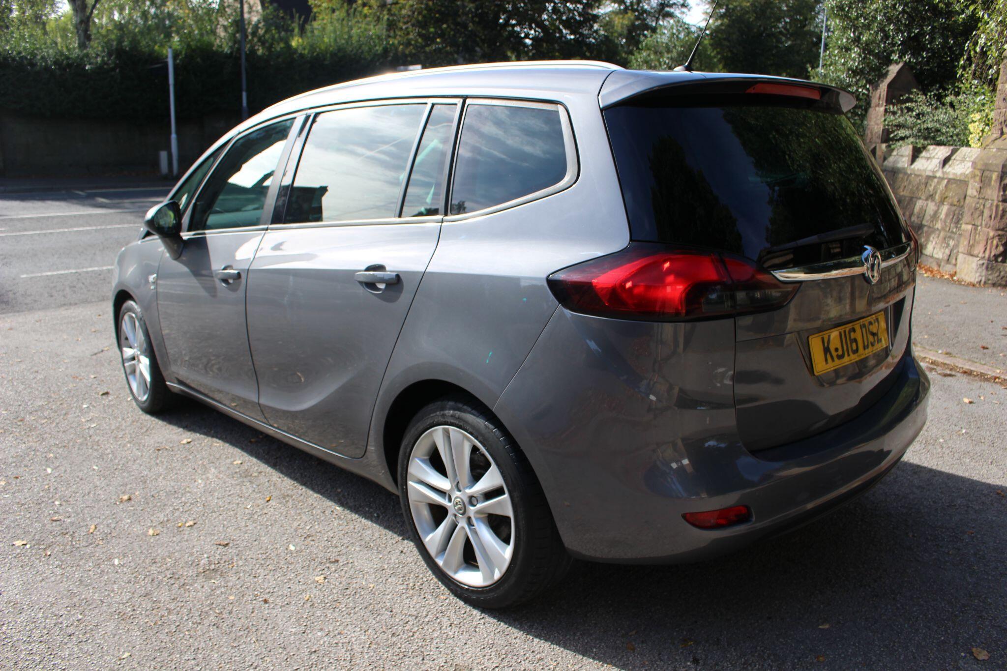 Vauxhall Zafira Tourer view 5