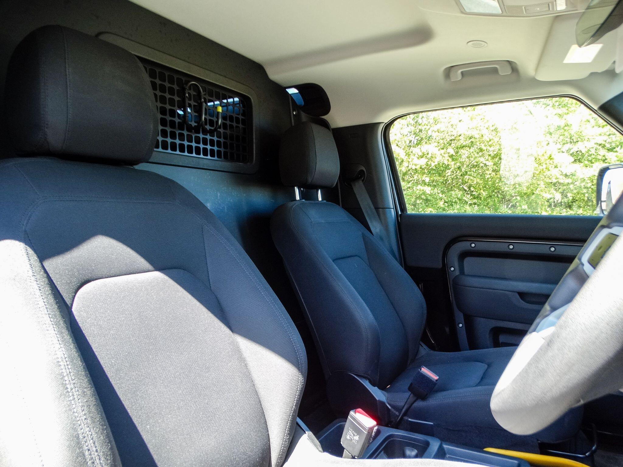 Land Rover Defender 90 view 22
