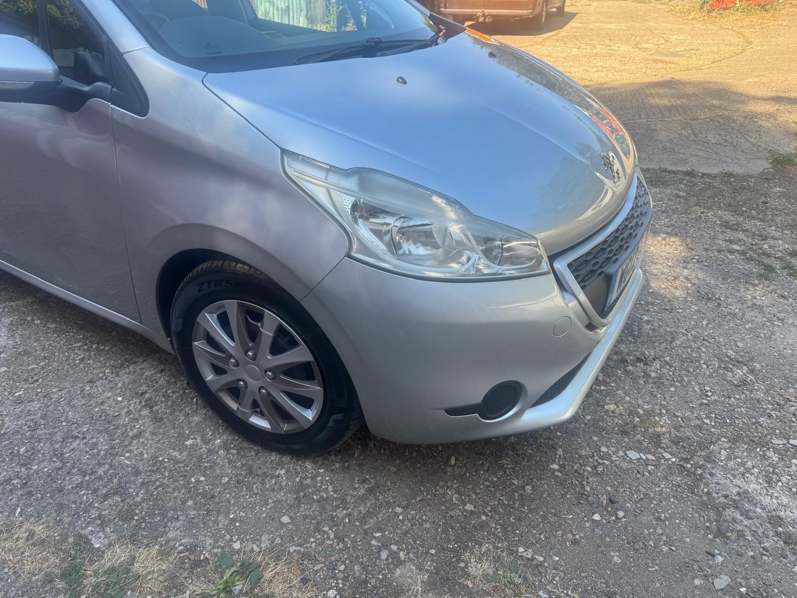 Peugeot 208 view 8