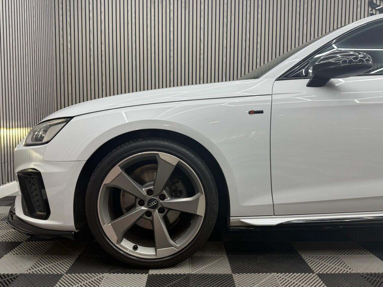 Audi A4 view 27